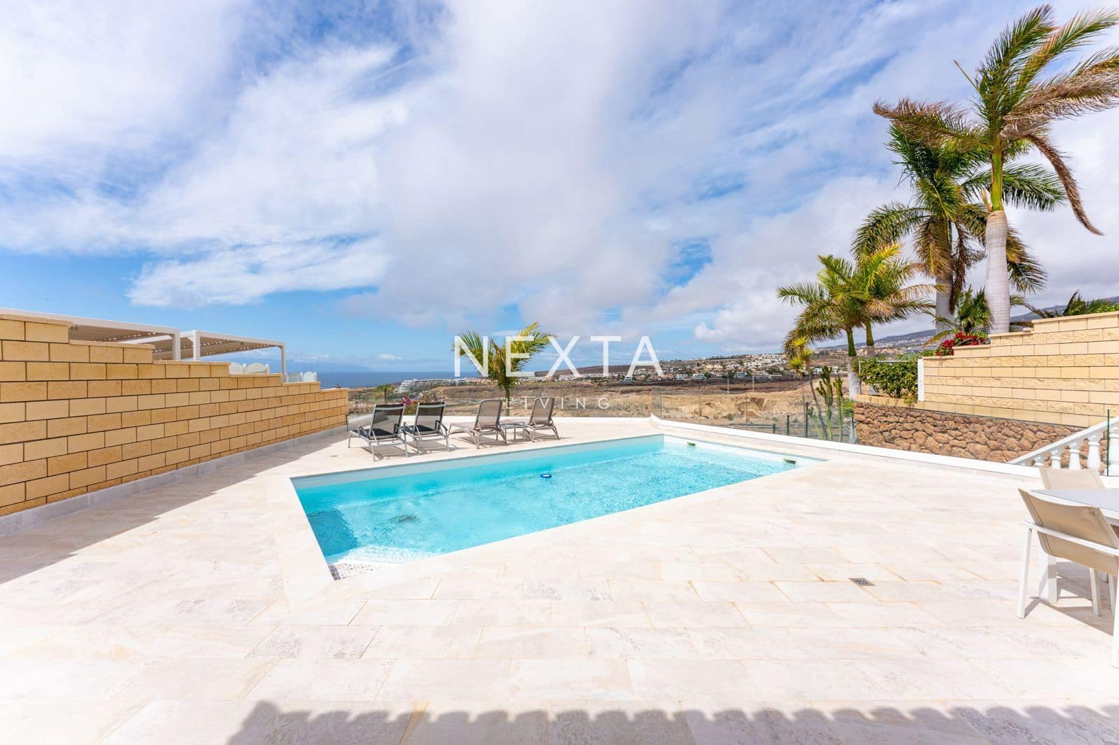 4 soverom Villa til salgs i Costa Adeje med svømmebasseng - € 2 350 000 (Ref: 9515879)