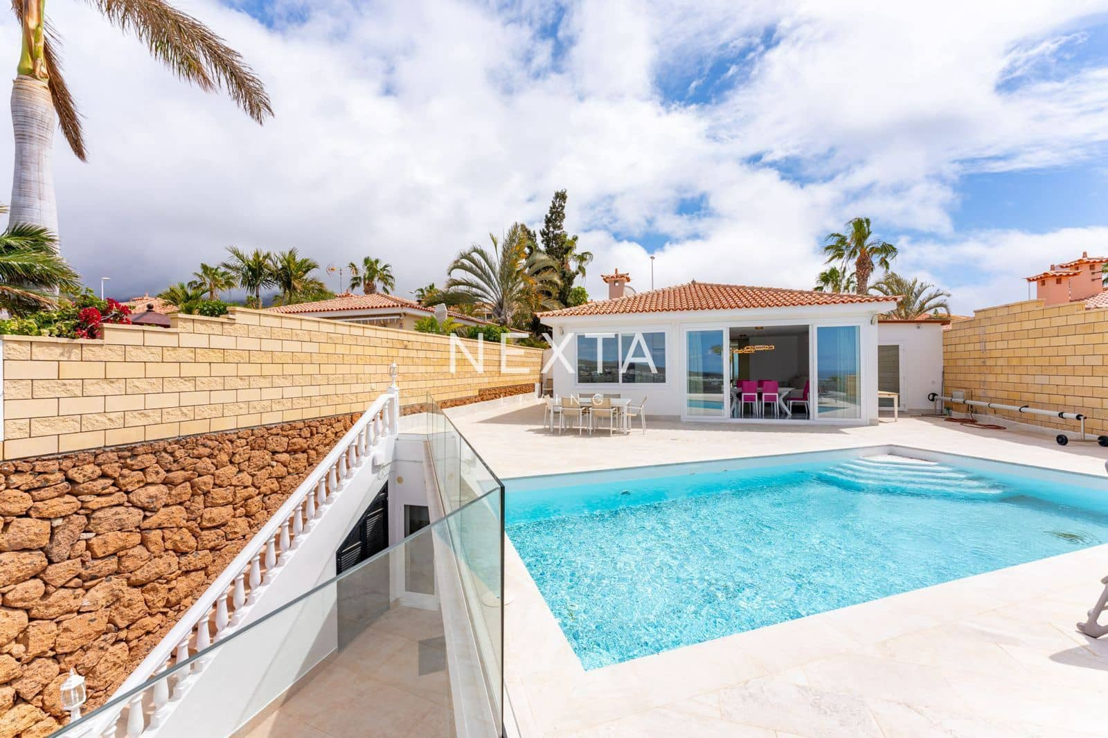 4 soverom Villa til salgs i Costa Adeje med svømmebasseng - € 2 350 000 (Ref: 9515879)