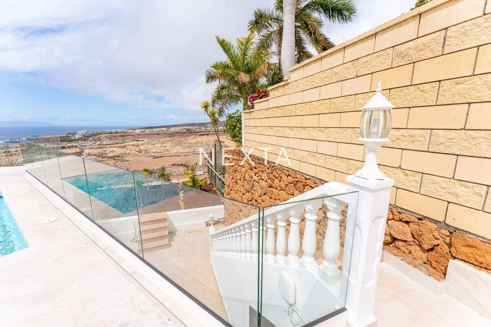 4 soverom Villa til salgs i Costa Adeje med svømmebasseng - € 2 350 000 (Ref: 9515879)