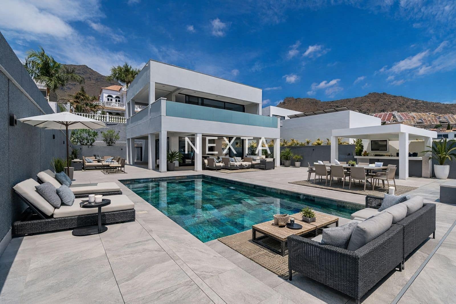 4 soveværelse Villa til salg i Costa Adeje med swimmingpool garage - € 1.800.000 (Ref: 9515880)