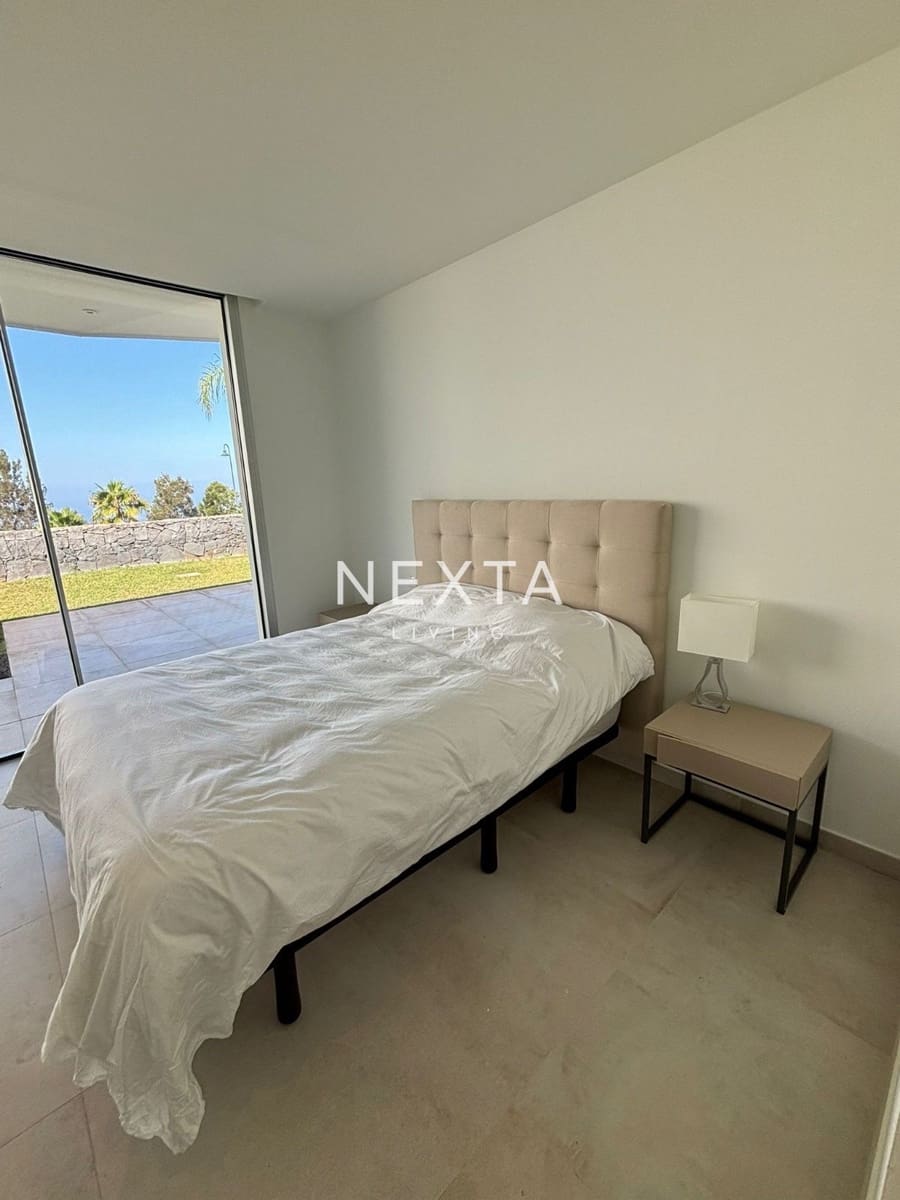 3 makuuhuone Huvila vuokrattavana paikassa Guia de Isora mukana uima-altaan 
autotalli - 6 650 € (Ref: 9515883)