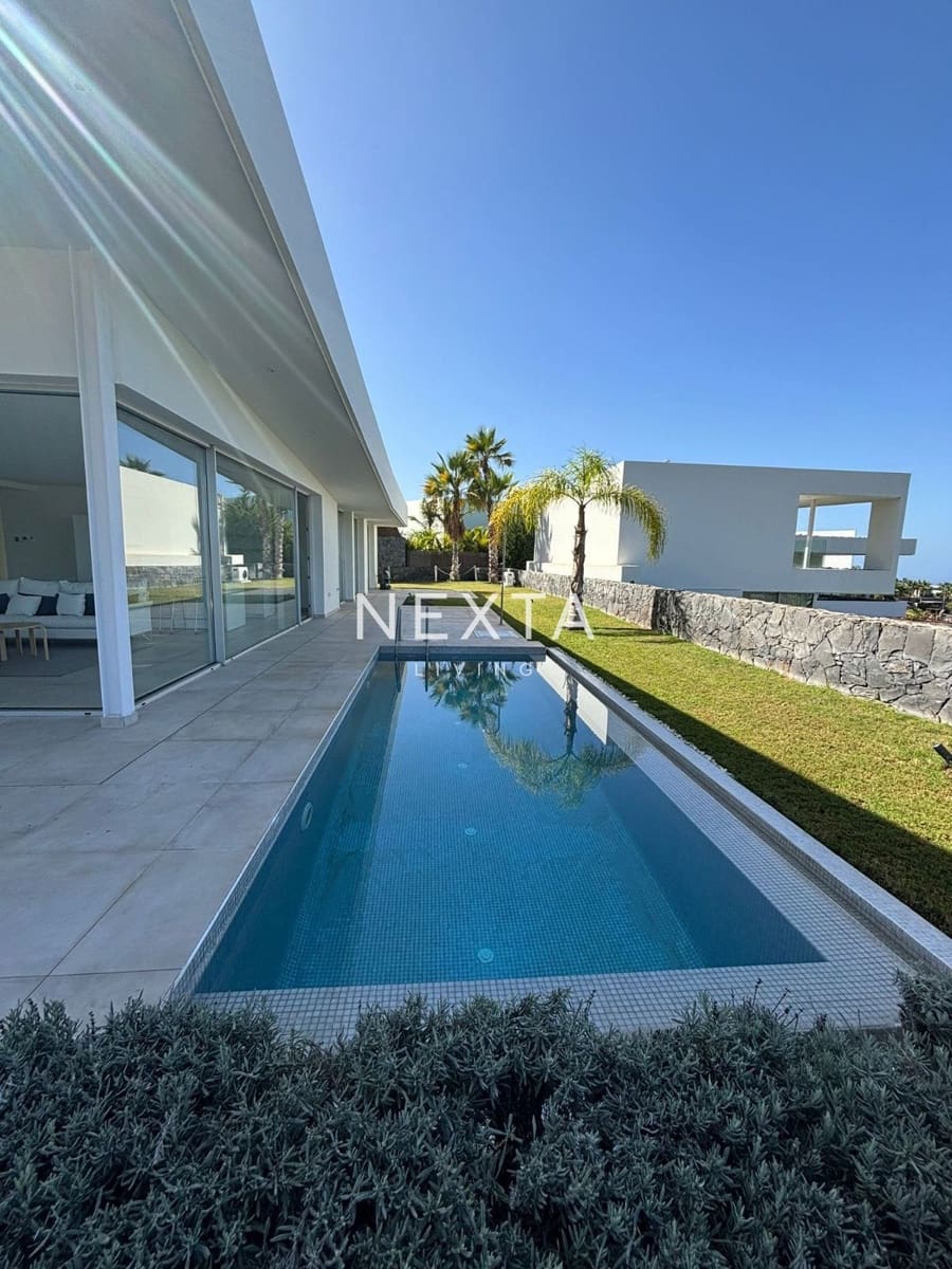 3 makuuhuone Huvila vuokrattavana paikassa Guia de Isora mukana uima-altaan 
autotalli - 6 650 € (Ref: 9515883)