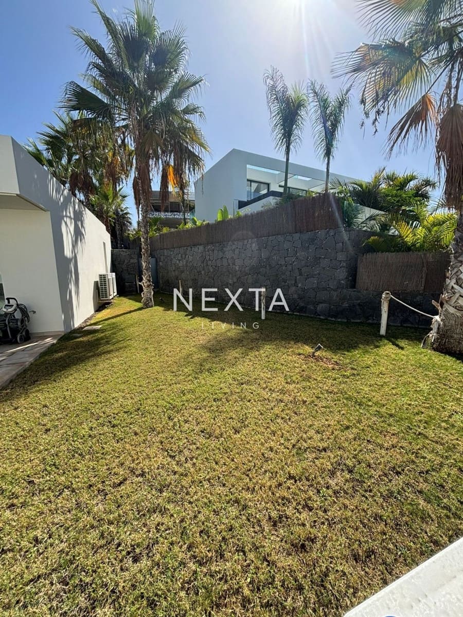 3 makuuhuone Huvila vuokrattavana paikassa Guia de Isora mukana uima-altaan 
autotalli - 6 650 € (Ref: 9515883)