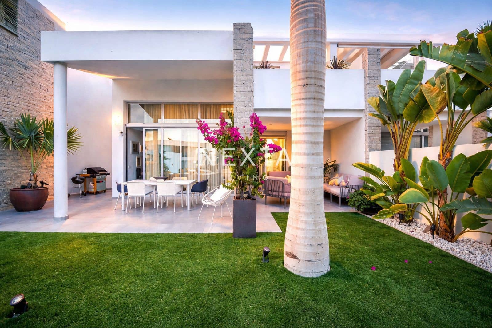 3 bedroom Villa for sale in Adeje with pool garage - € 1,690,000 (Ref: 9523505)