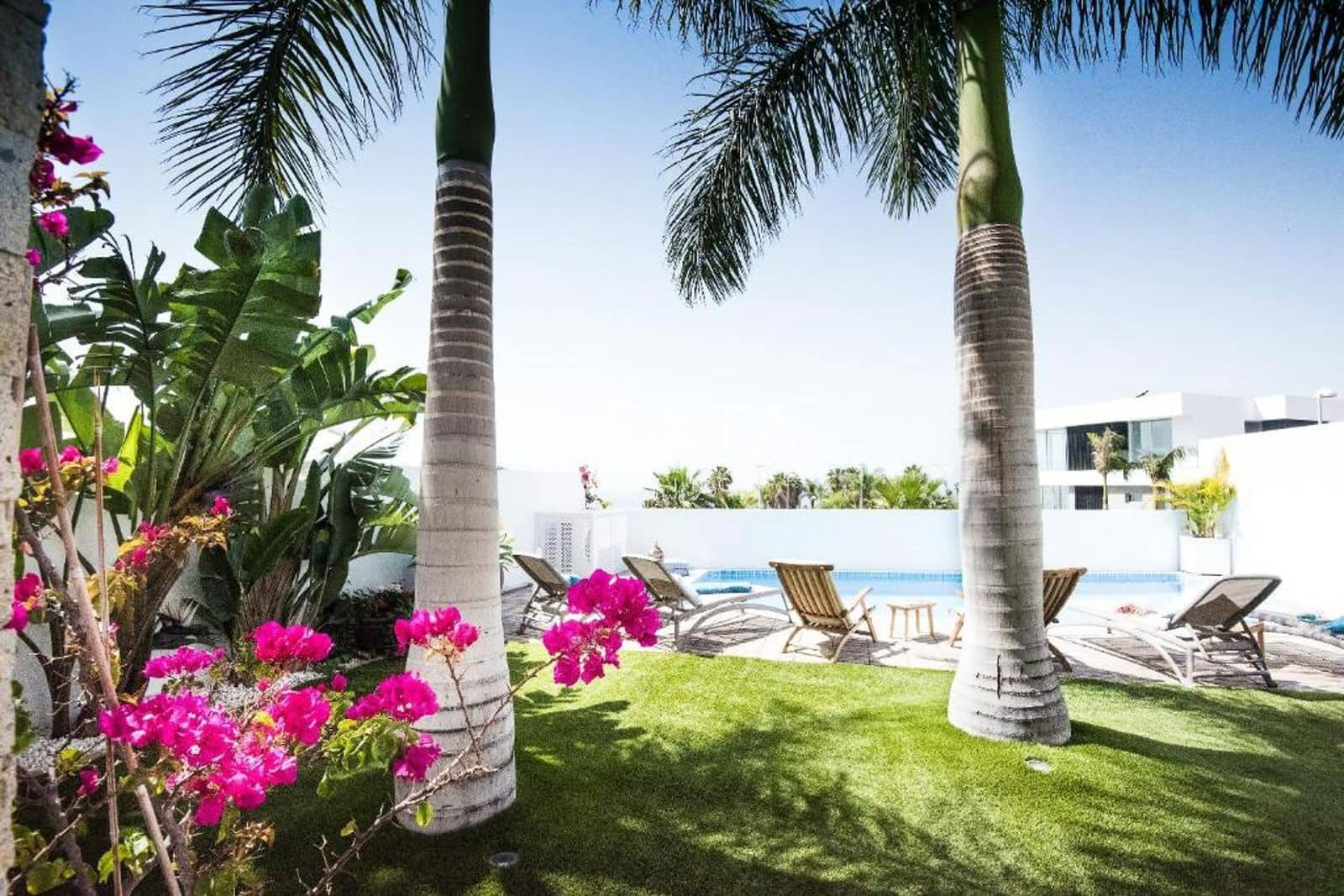 3 bedroom Villa for sale in Adeje with pool garage - € 1,690,000 (Ref: 9523505)