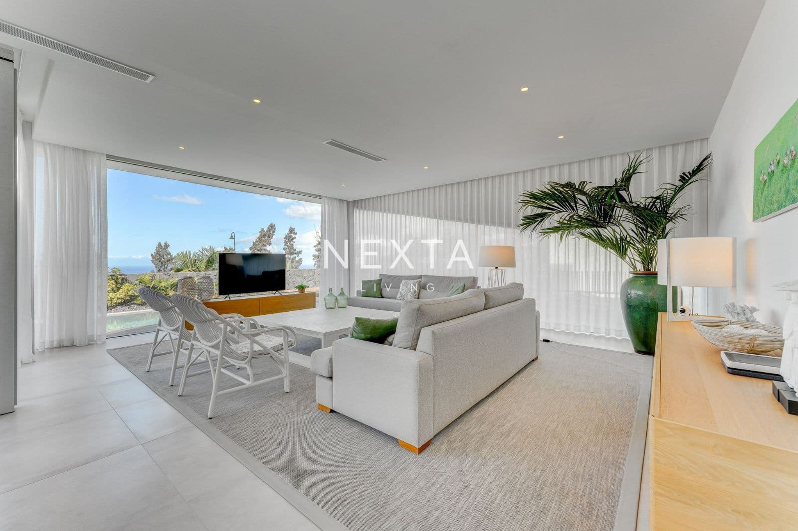 3 bedroom Villa for rent in Guia de Isora with pool garage - € 6,000 (Ref: 9539702)