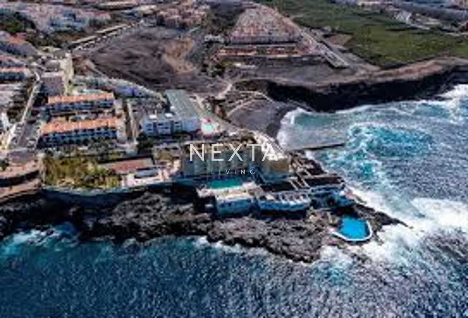 2 soveværelse Byhus til salg i Costa Adeje med swimmingpool garage - € 1.130.000 (Ref: 9550160)