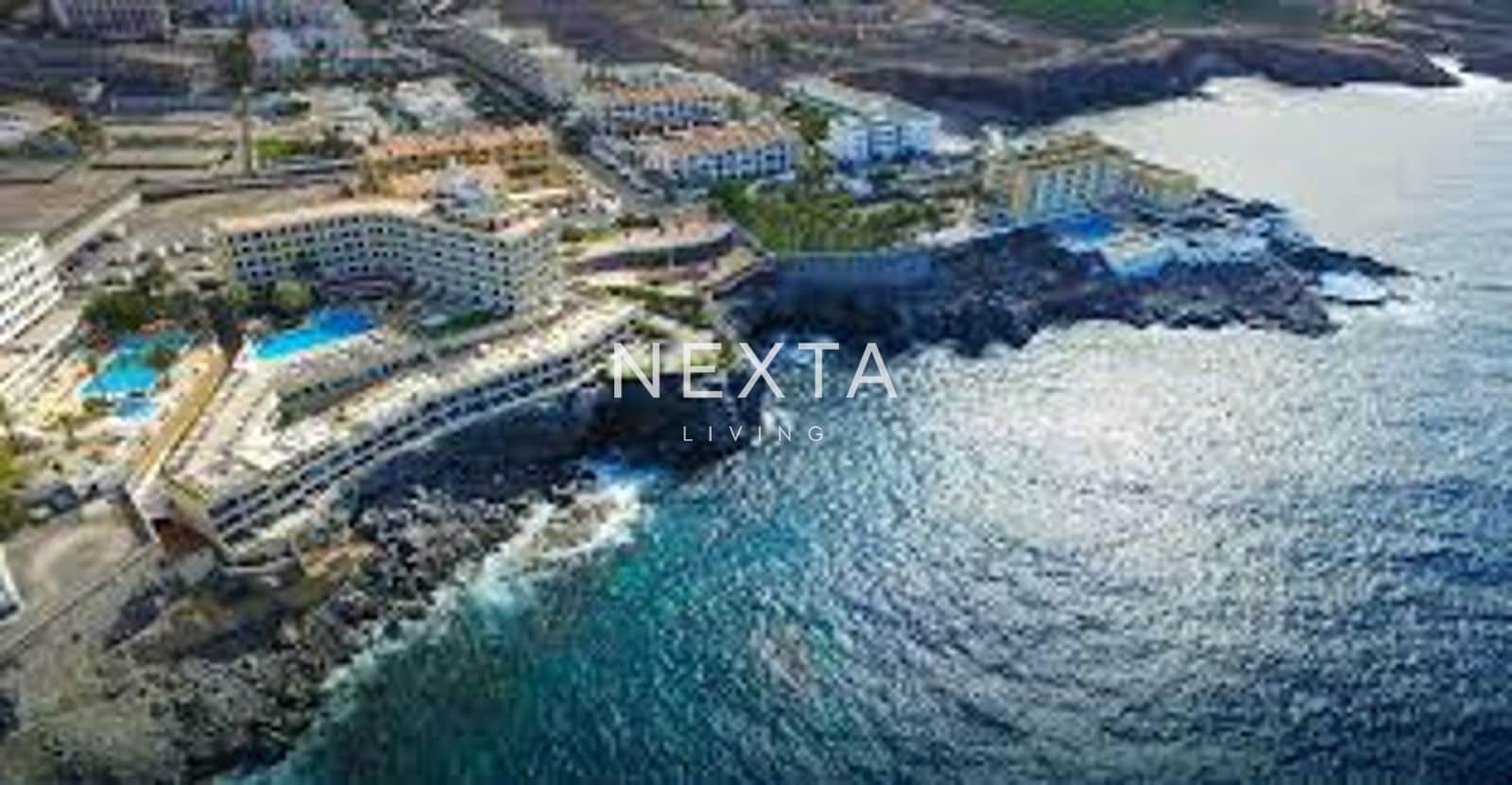 2 soveværelse Byhus til salg i Costa Adeje med swimmingpool garage - € 1.130.000 (Ref: 9550160)