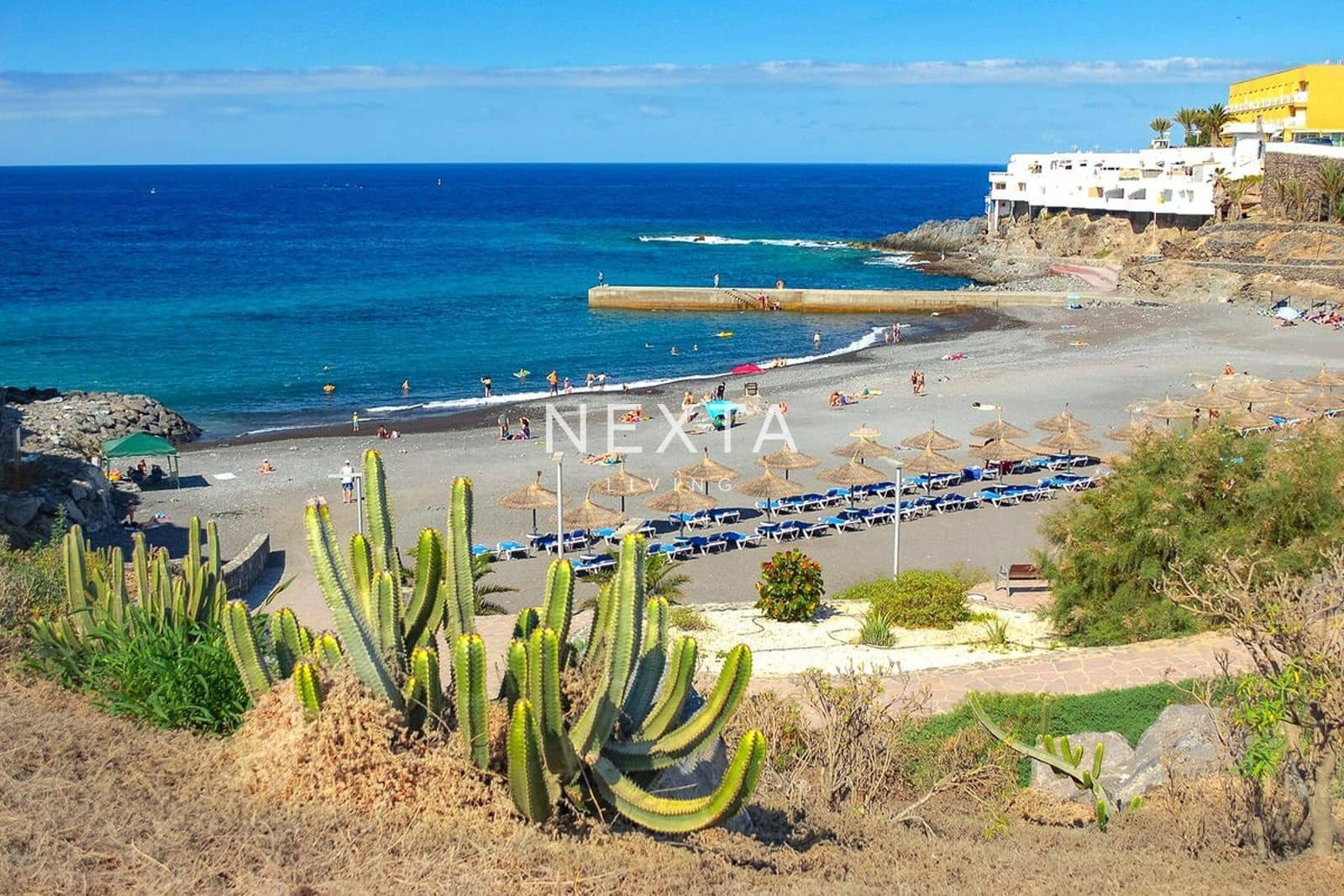 2 soveværelse Byhus til salg i Costa Adeje med swimmingpool garage - € 1.130.000 (Ref: 9550160)