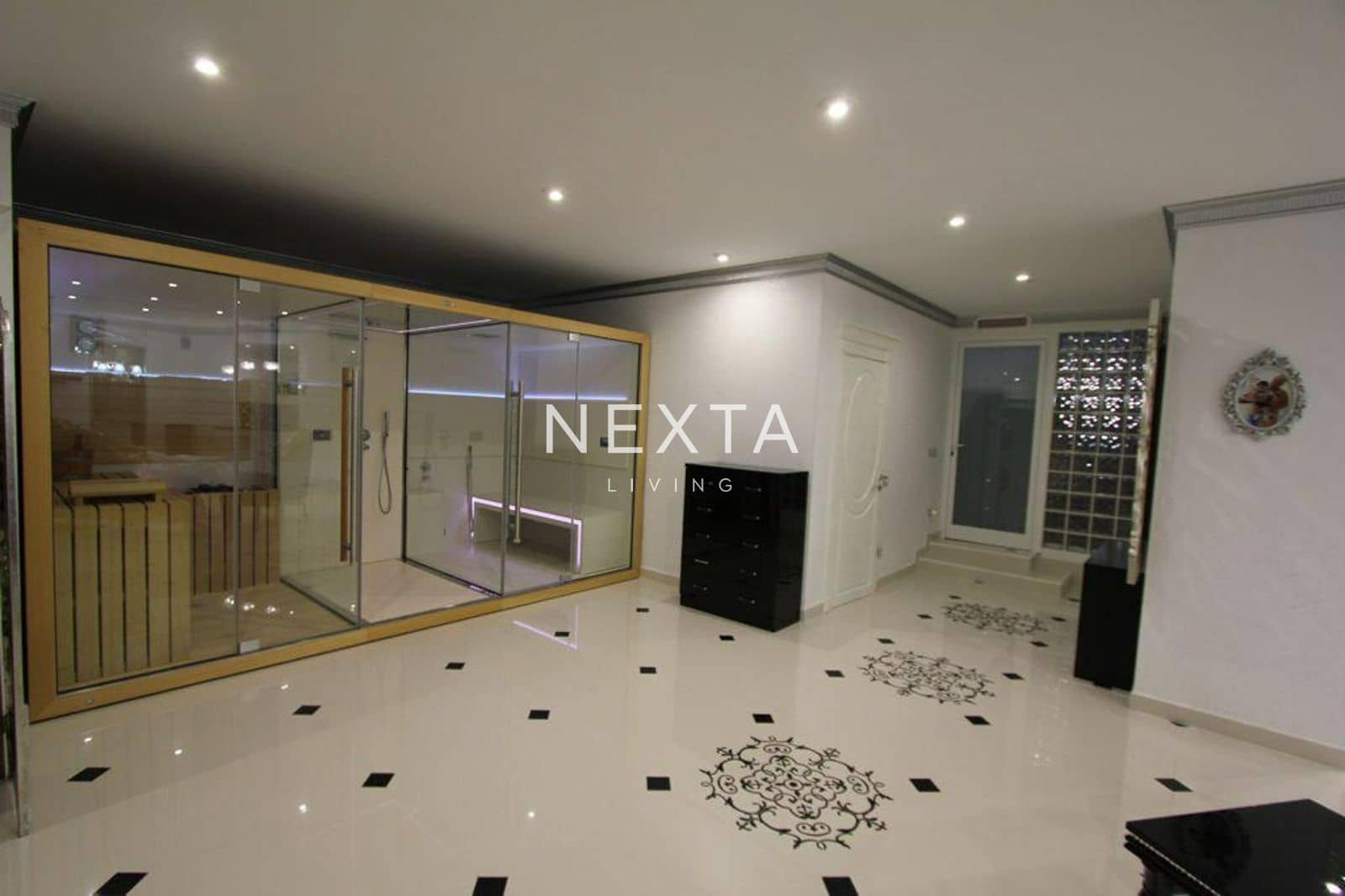 6 soveværelse Villa til salg i Costa Adeje med swimmingpool garage - € 4.250.000 (Ref: 9559772)