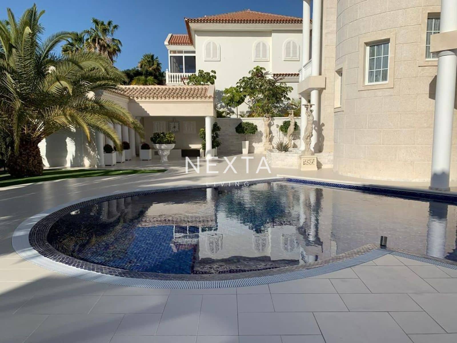 6 soveværelse Villa til salg i Costa Adeje med swimmingpool garage - € 4.250.000 (Ref: 9559772)