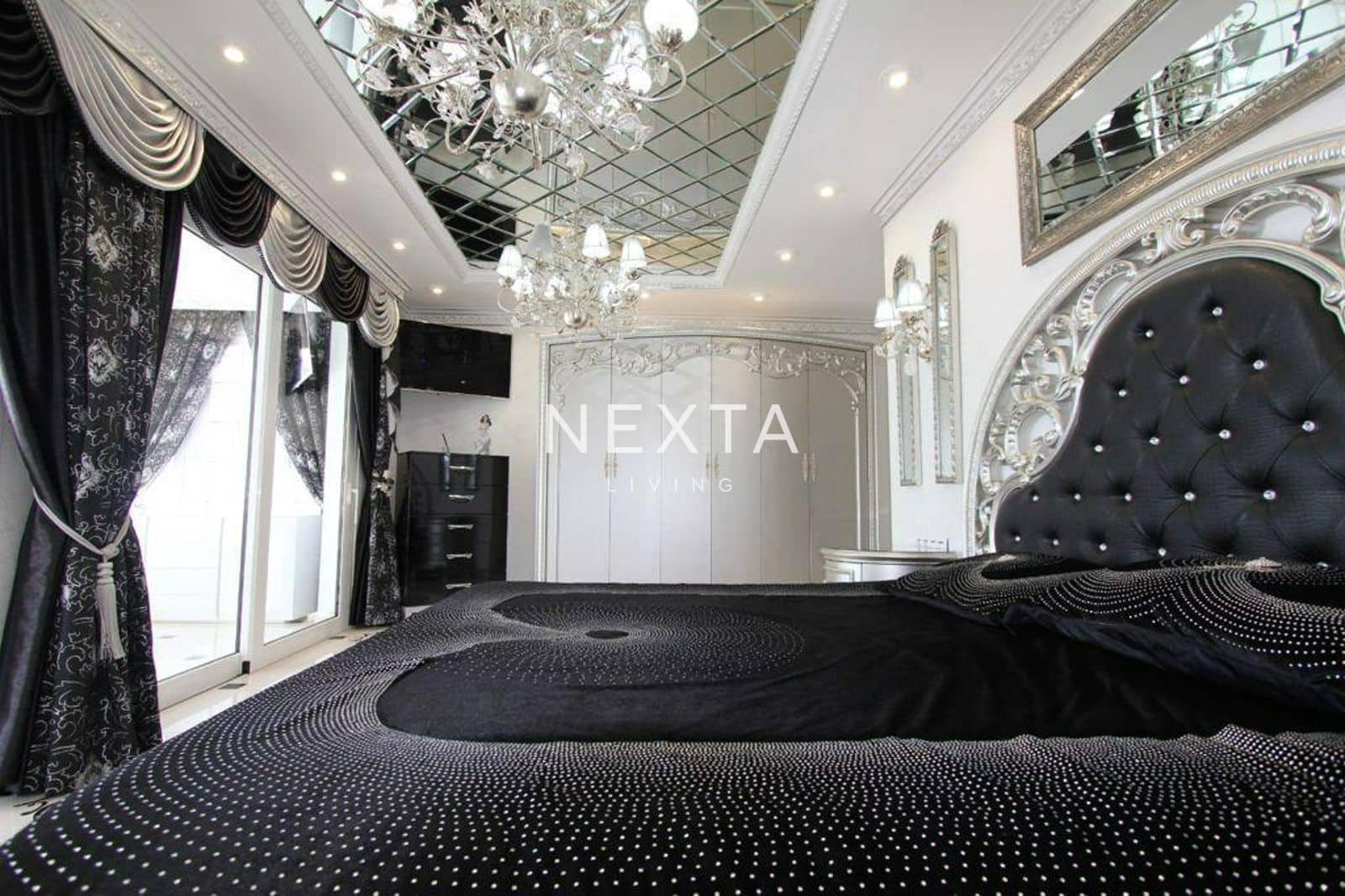 6 soveværelse Villa til salg i Costa Adeje med swimmingpool garage - € 4.250.000 (Ref: 9559772)