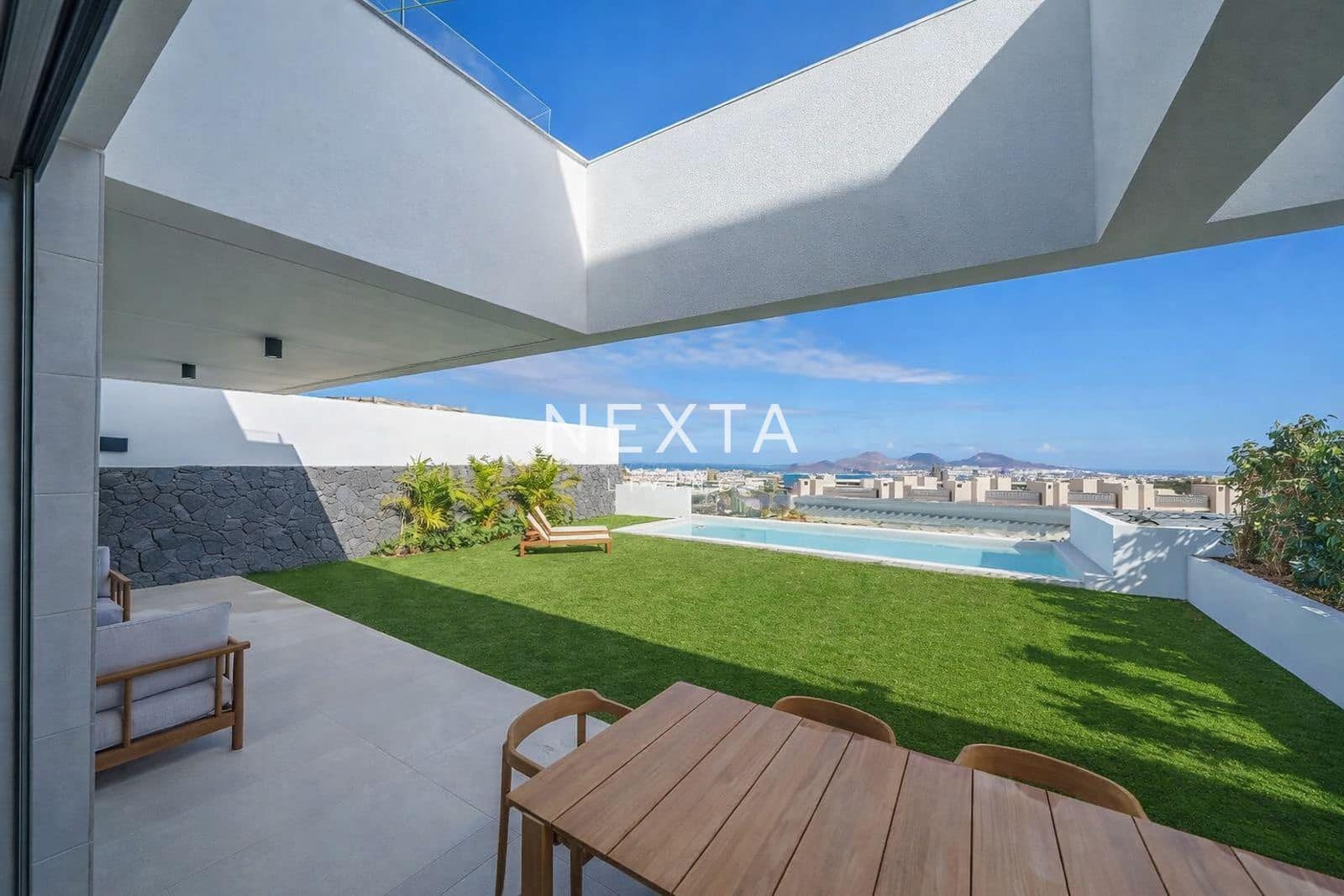 3 soverom Hus til salgs i Las Palmas de Gran Canaria med svømmebasseng garasje - € 1 575 000 (Ref: 9563823)