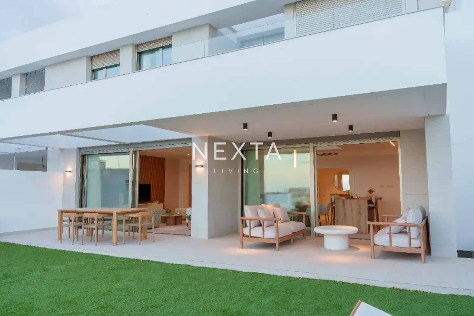 3 soverom Hus til salgs i Las Palmas de Gran Canaria med svømmebasseng garasje - € 1 575 000 (Ref: 9563823)