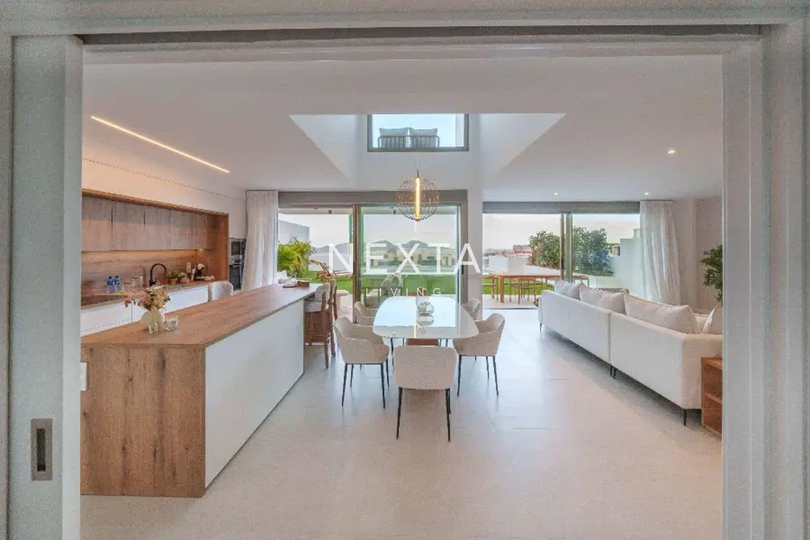 3 soverom Hus til salgs i Las Palmas de Gran Canaria med svømmebasseng garasje - € 1 575 000 (Ref: 9563823)