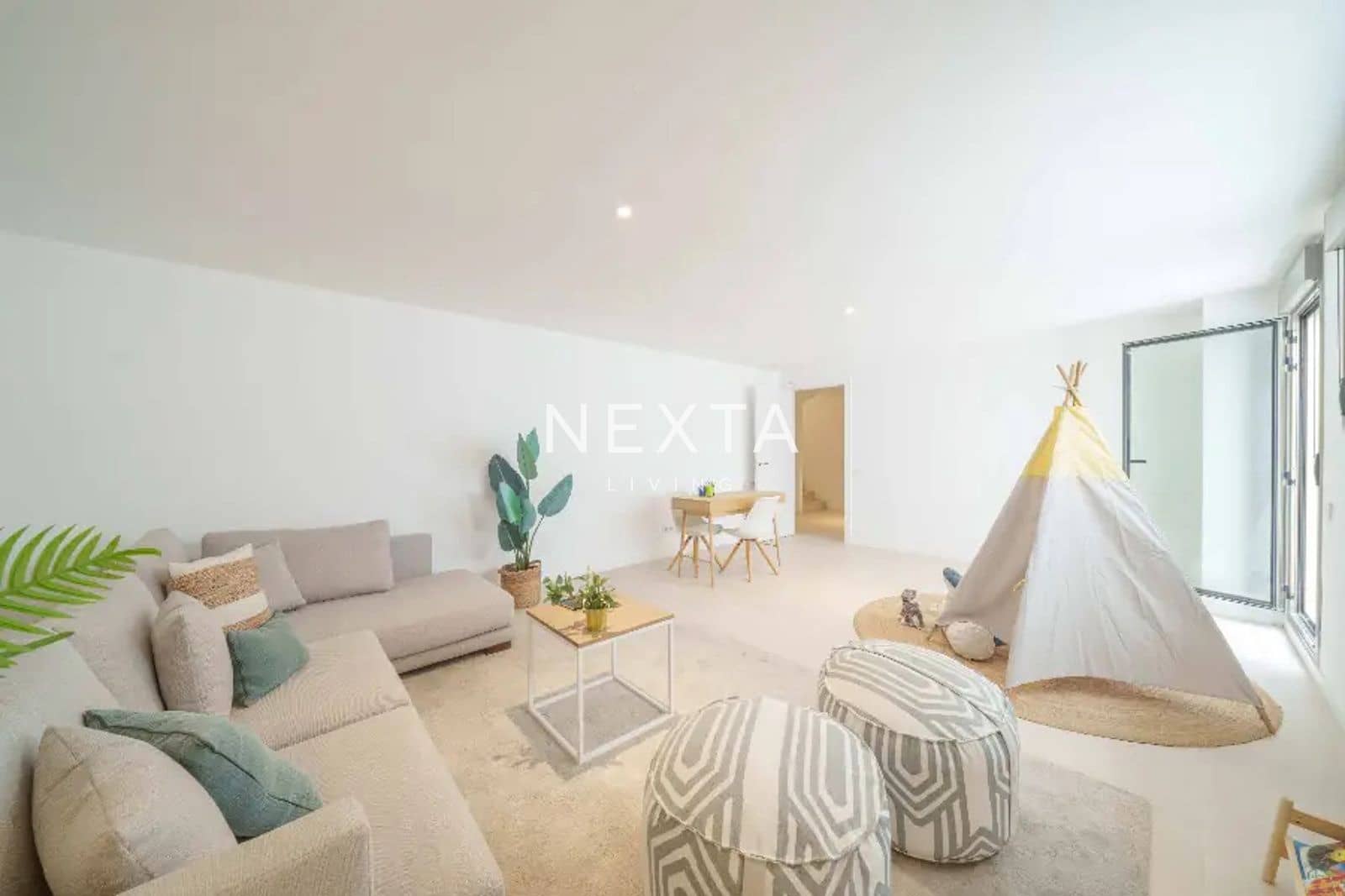 3 soverom Hus til salgs i Las Palmas de Gran Canaria med svømmebasseng garasje - € 1 575 000 (Ref: 9563823)