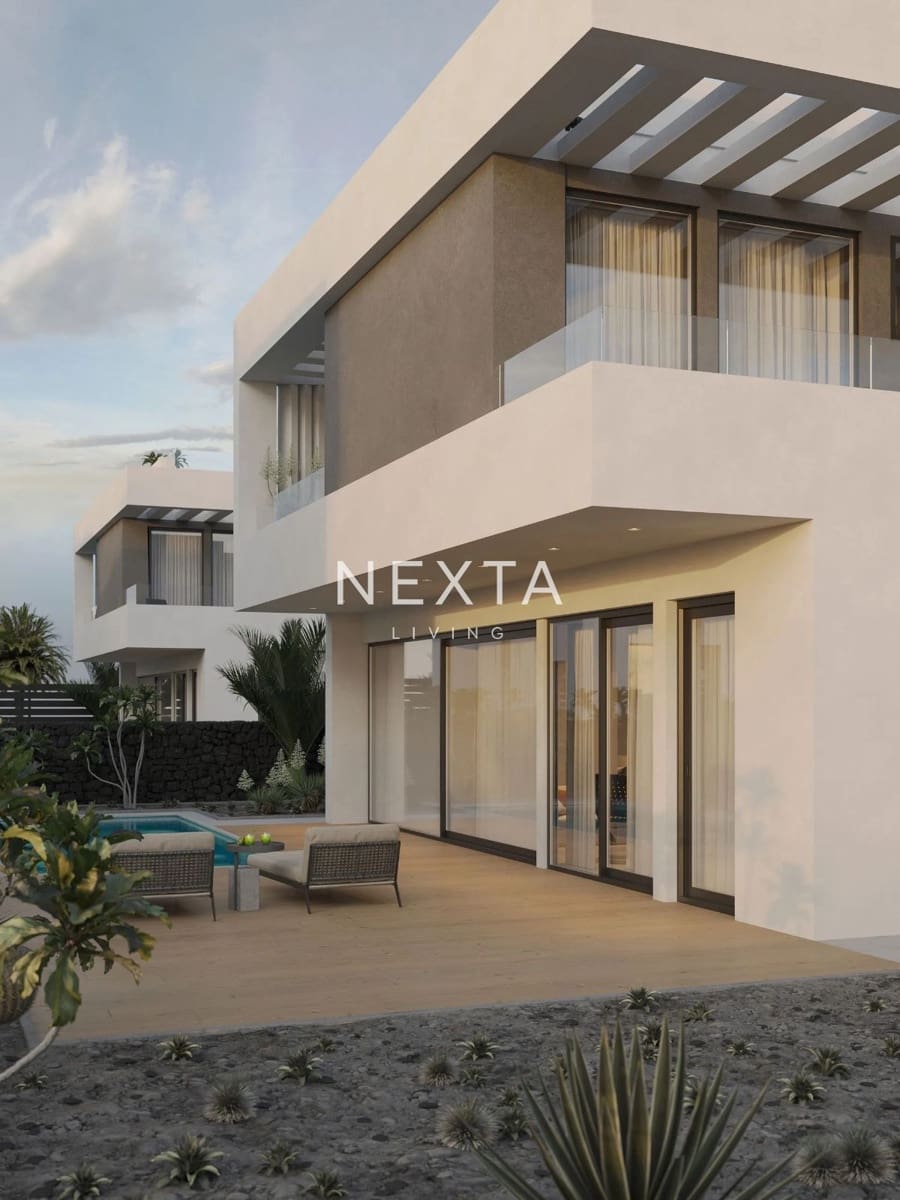 3 sypialnia Dom na sprzedaż w Corralejo z basenem garażem - 695 000 € (Ref: 9566306)