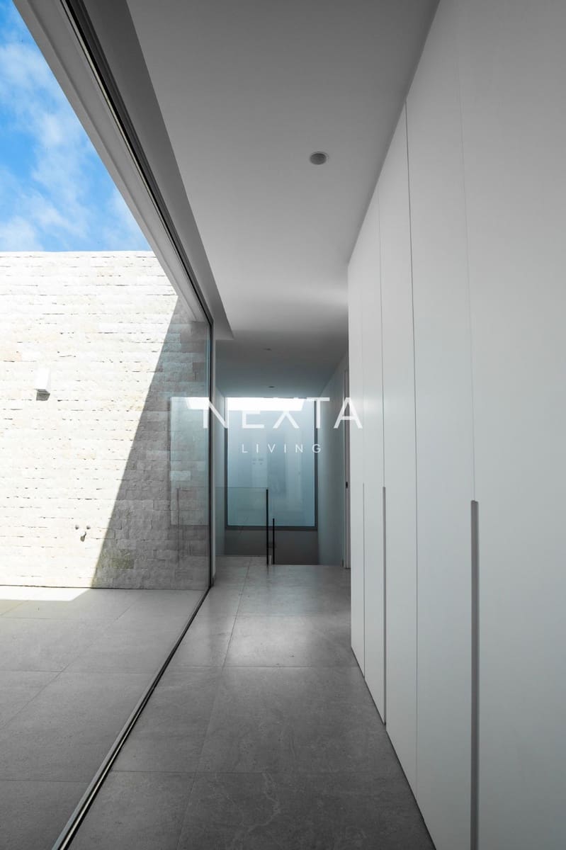 4 bedroom Villa for sale in Costa Adeje with pool garage - € 2,490,000 (Ref: 9609610)