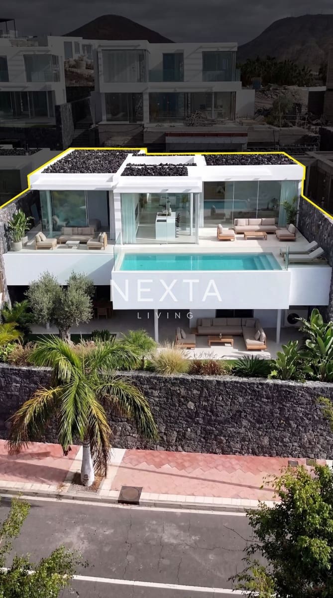 4 bedroom Villa for sale in Costa Adeje with pool garage - € 2,490,000 (Ref: 9609610)