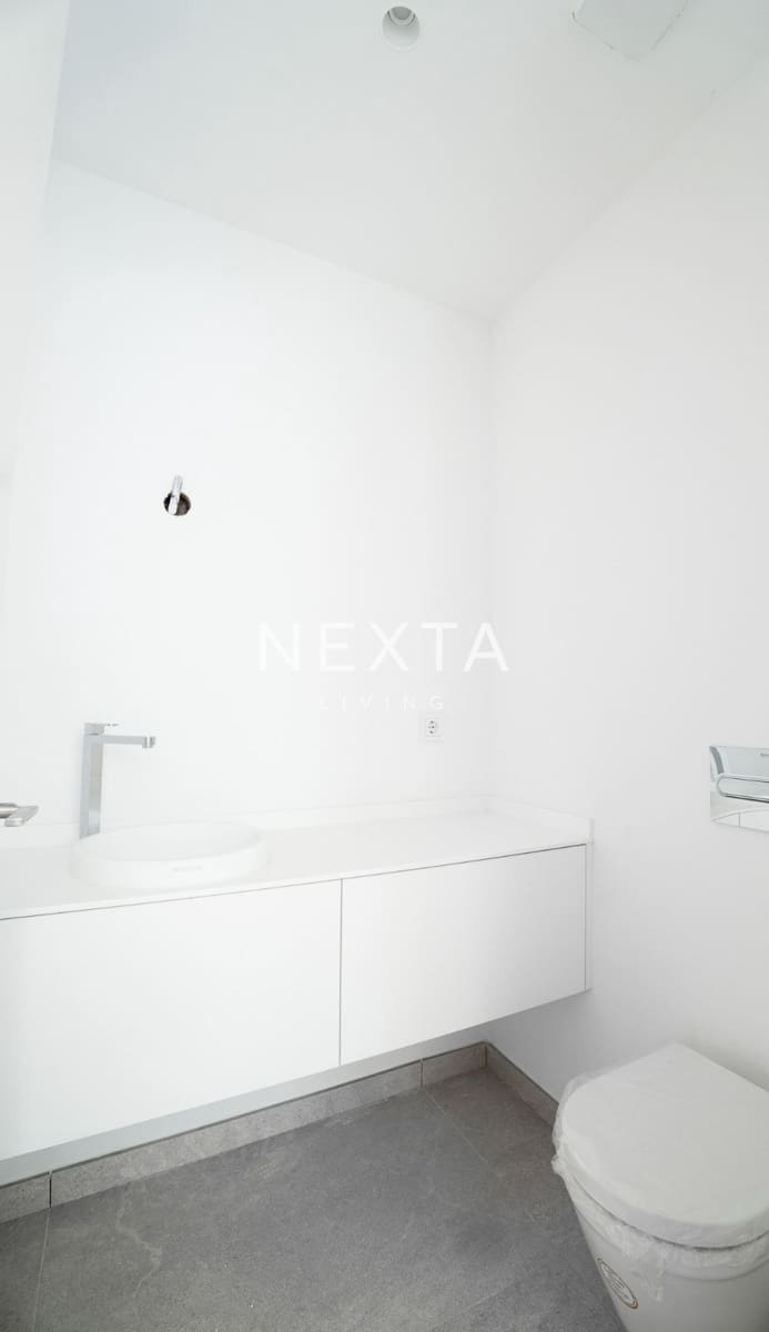 4 bedroom Villa for sale in Costa Adeje with pool garage - € 2,490,000 (Ref: 9609610)