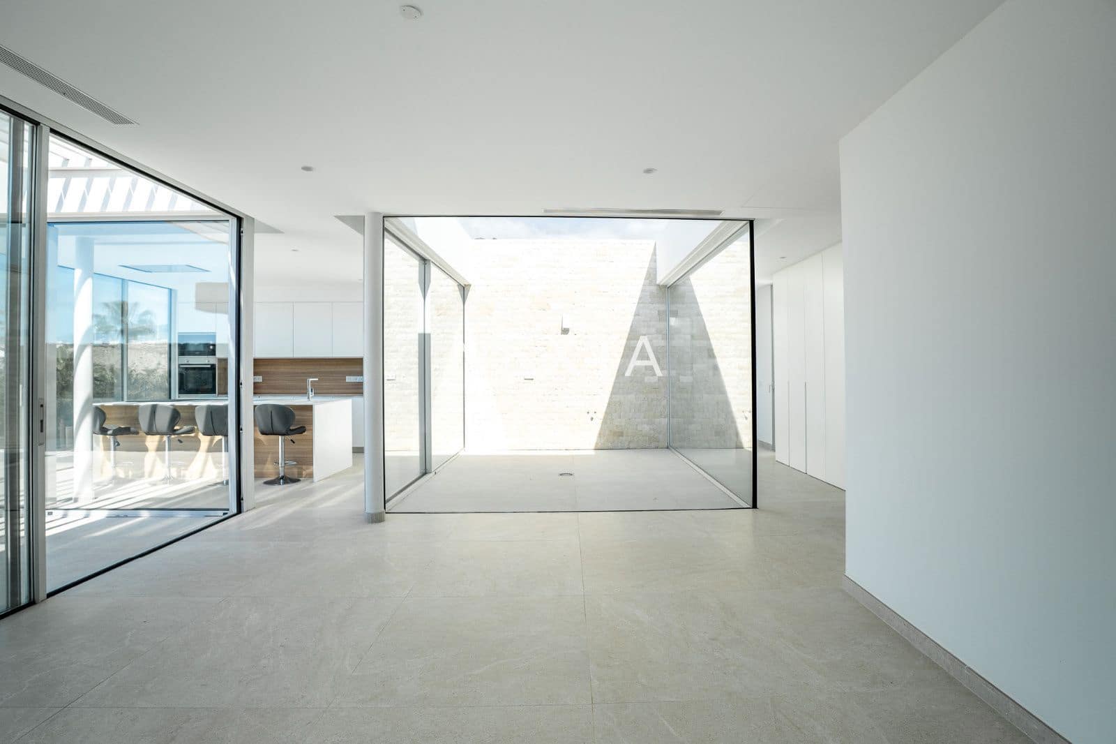 4 bedroom Villa for sale in Costa Adeje with pool garage - € 2,490,000 (Ref: 9609610)