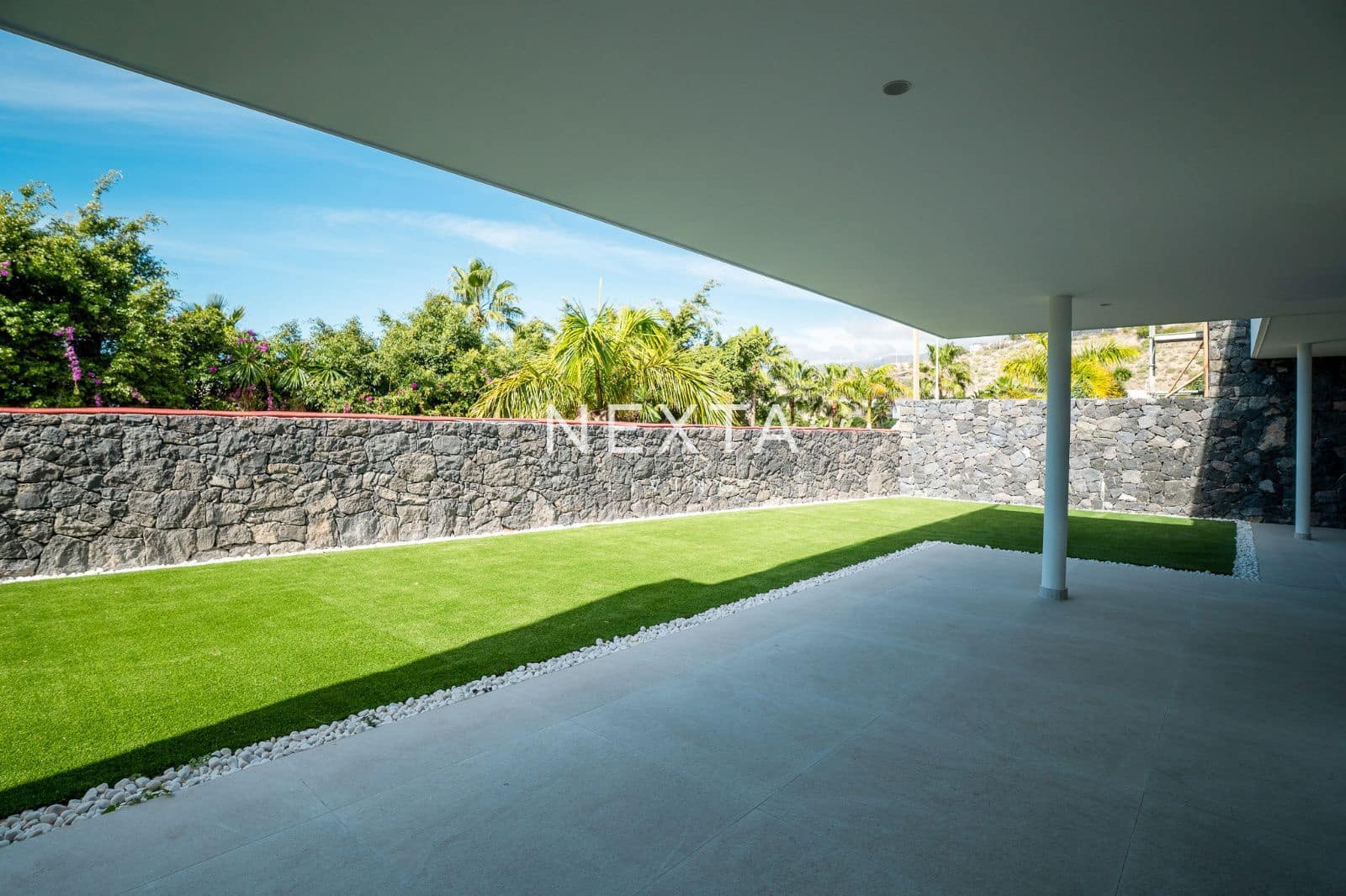 4 bedroom Villa for sale in Costa Adeje with pool garage - € 2,490,000 (Ref: 9609610)