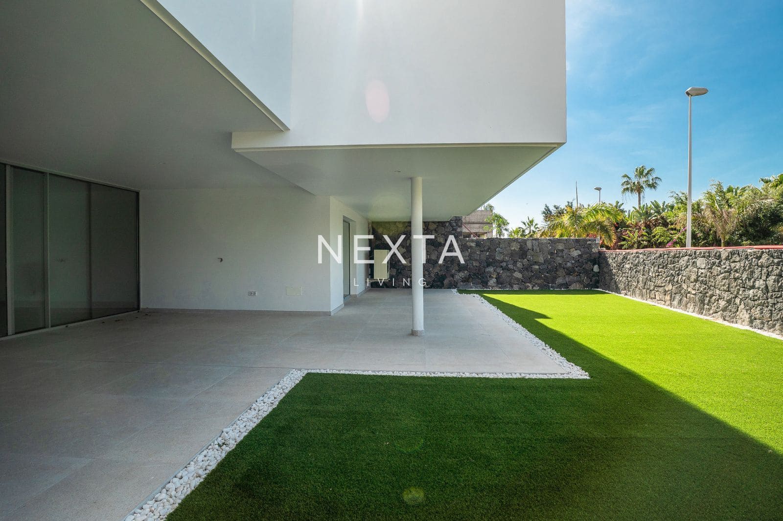 4 bedroom Villa for sale in Costa Adeje with pool garage - € 2,490,000 (Ref: 9609610)