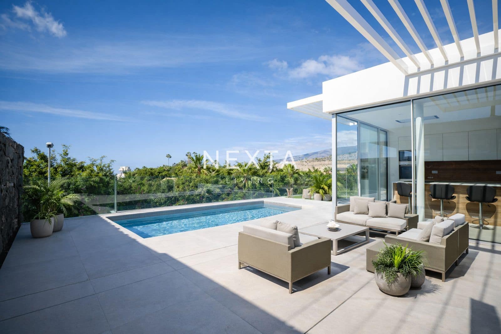 4 bedroom Villa for sale in Costa Adeje with pool garage - € 2,490,000 (Ref: 9609610)