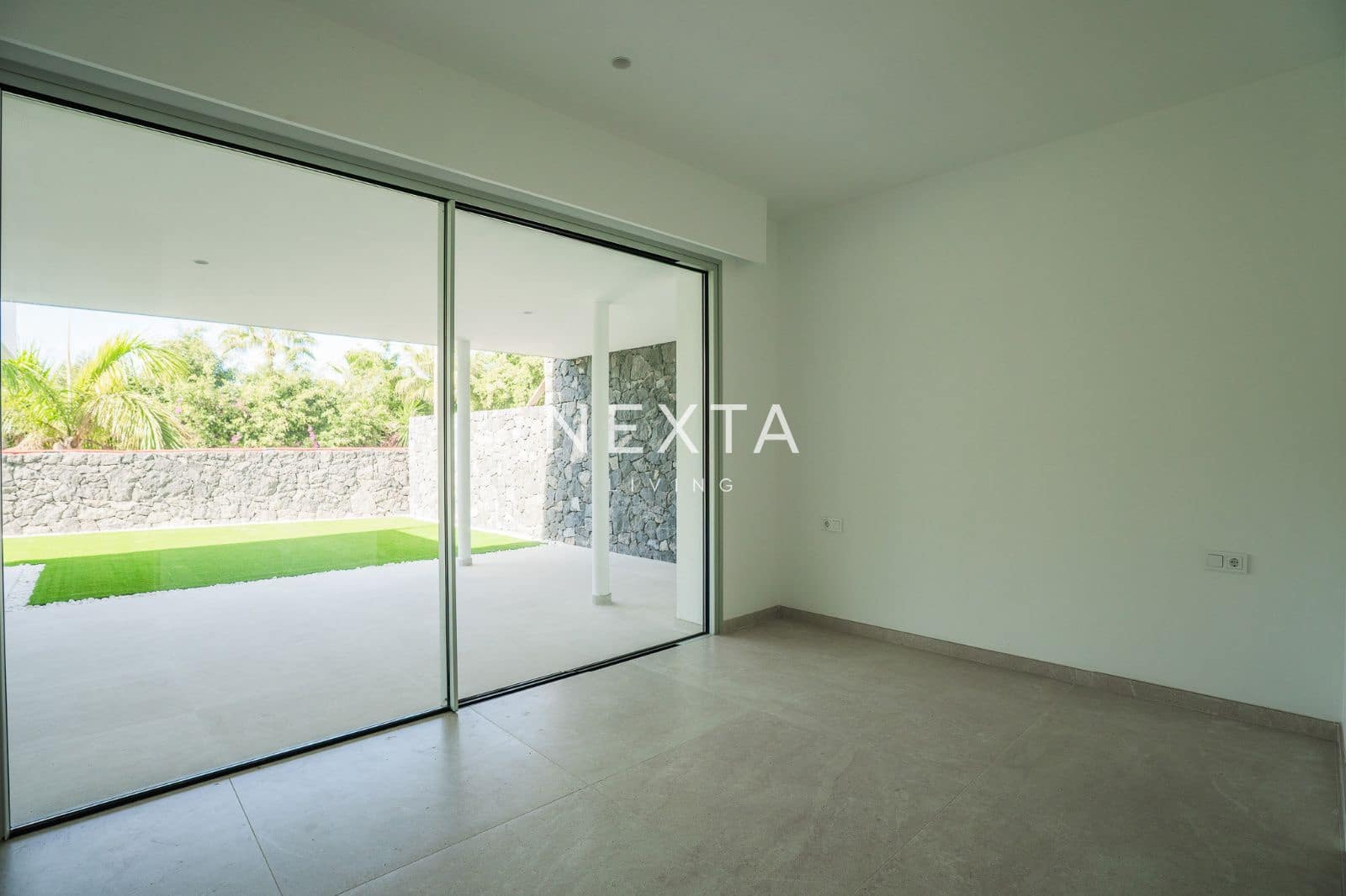 4 bedroom Villa for sale in Costa Adeje with pool garage - € 2,490,000 (Ref: 9609610)