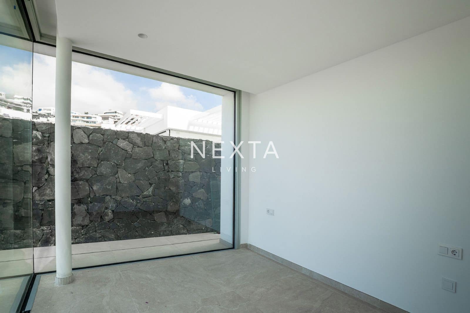 4 bedroom Villa for sale in Costa Adeje with pool garage - € 2,490,000 (Ref: 9609610)