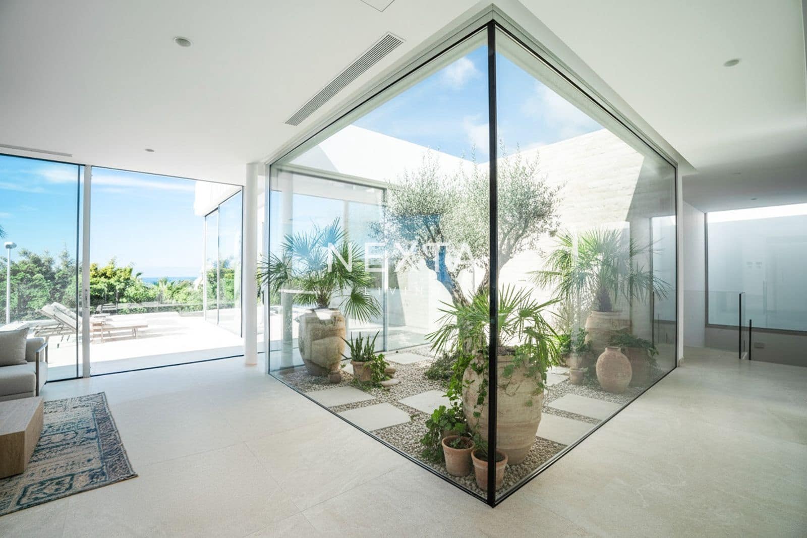 4 bedroom Villa for sale in Costa Adeje with pool garage - € 2,490,000 (Ref: 9609610)