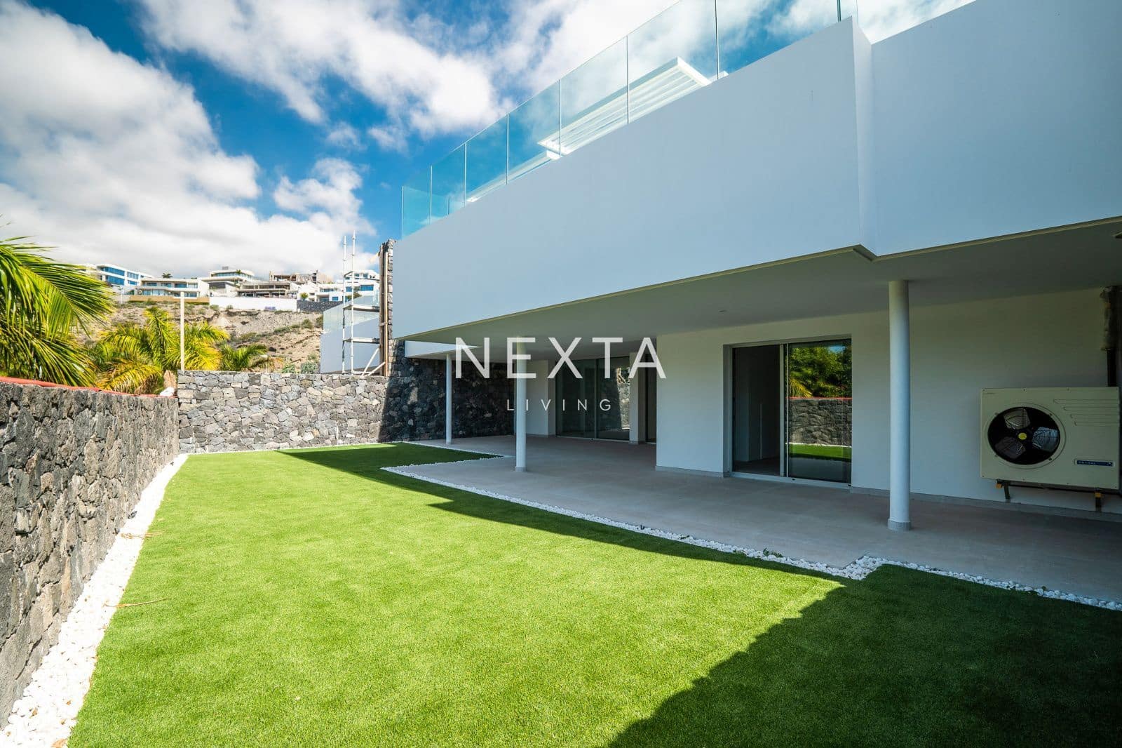 4 bedroom Villa for sale in Costa Adeje with pool garage - € 2,490,000 (Ref: 9609610)