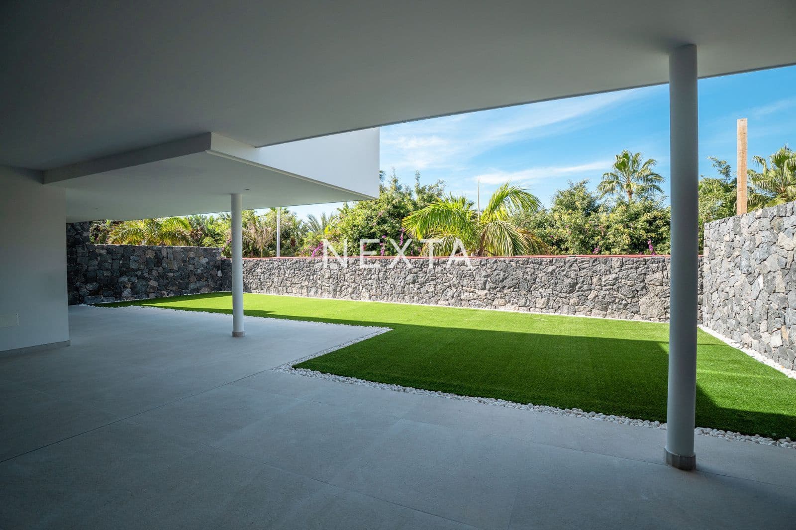 4 bedroom Villa for sale in Costa Adeje with pool garage - € 2,490,000 (Ref: 9609610)