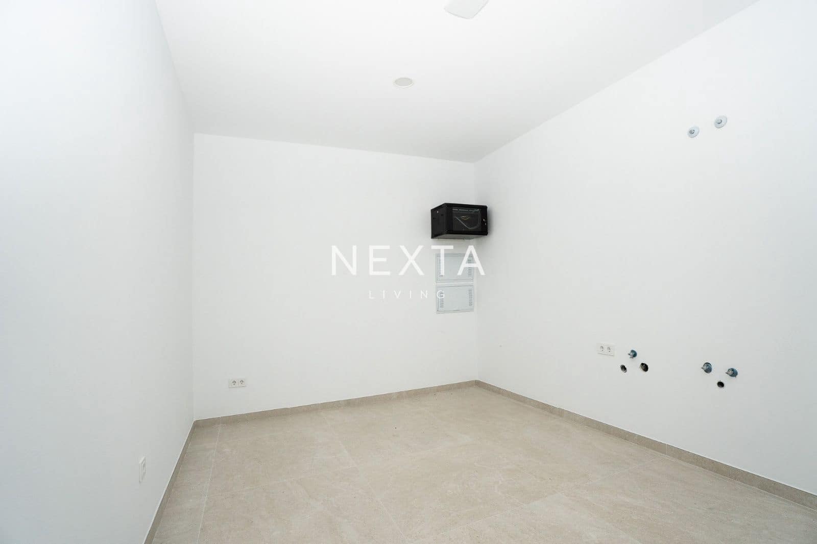 4 bedroom Villa for sale in Costa Adeje with pool garage - € 2,490,000 (Ref: 9609610)