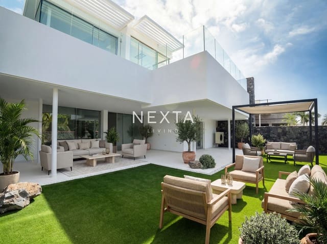 4 bedroom Villa for sale in San Eugenio Alto, Adeje with pool garage - € 2,490,000 (Ref: 9609610)