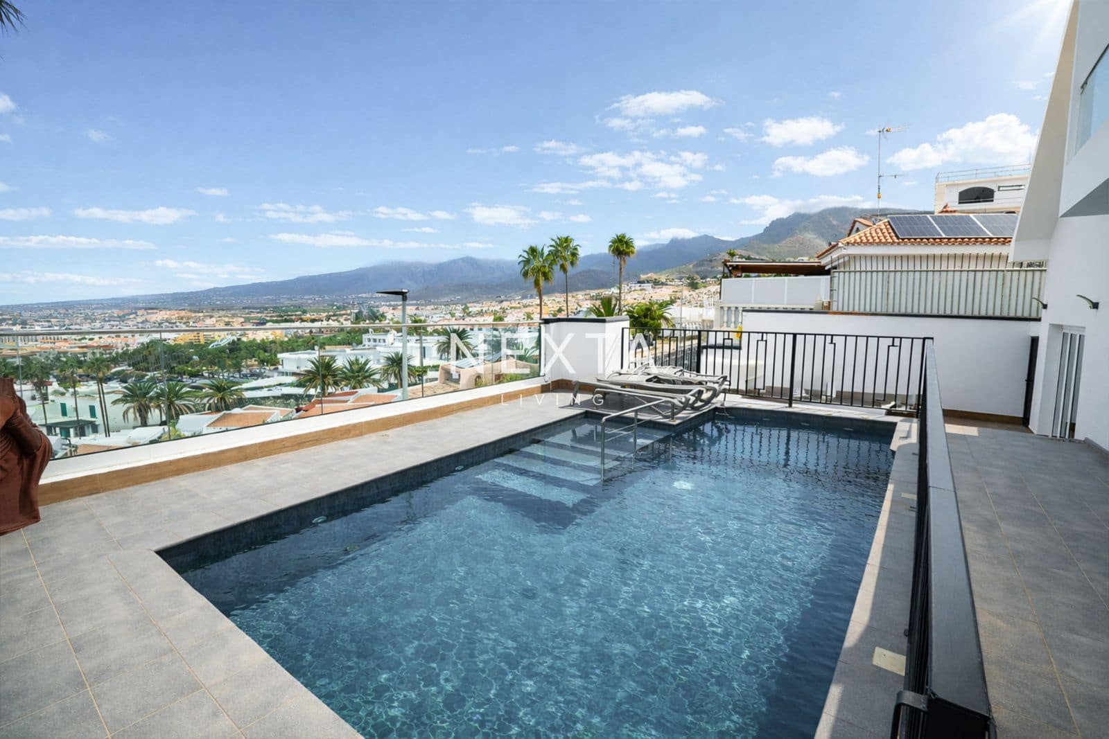 6 bedroom Villa for sale in Costa Adeje with pool garage - € 1,995,000 (Ref: 9613142)