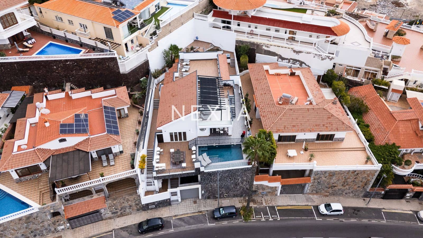 6 bedroom Villa for sale in Costa Adeje with pool garage - € 1,995,000 (Ref: 9613142)