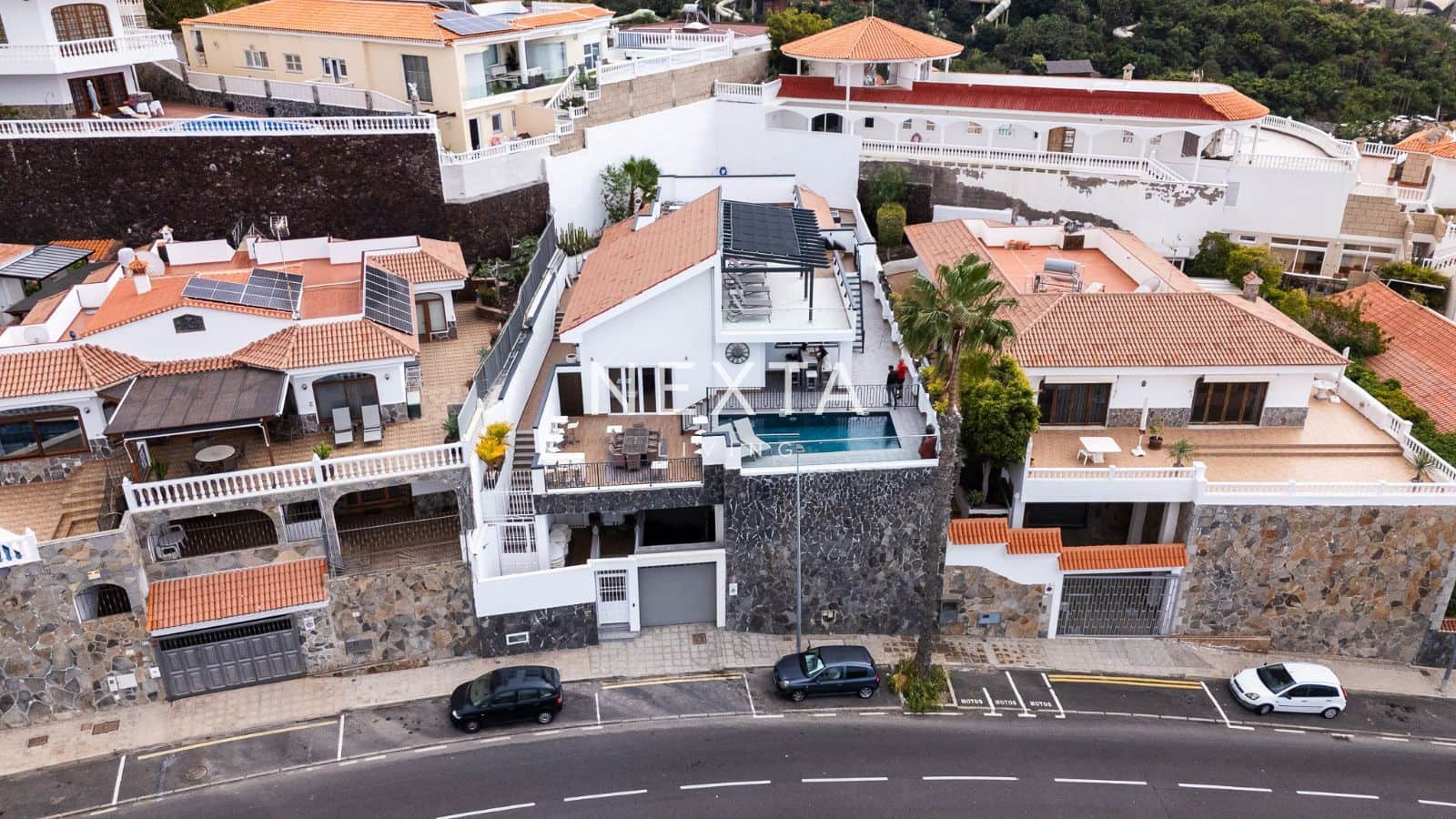 6 bedroom Villa for sale in Costa Adeje with pool garage - € 1,995,000 (Ref: 9613142)