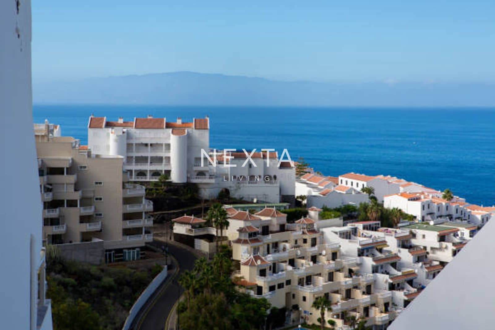 6 soverom Villa til salgs i Costa Adeje med svømmebasseng garasje - € 1 995 000 (Ref: 9613142)