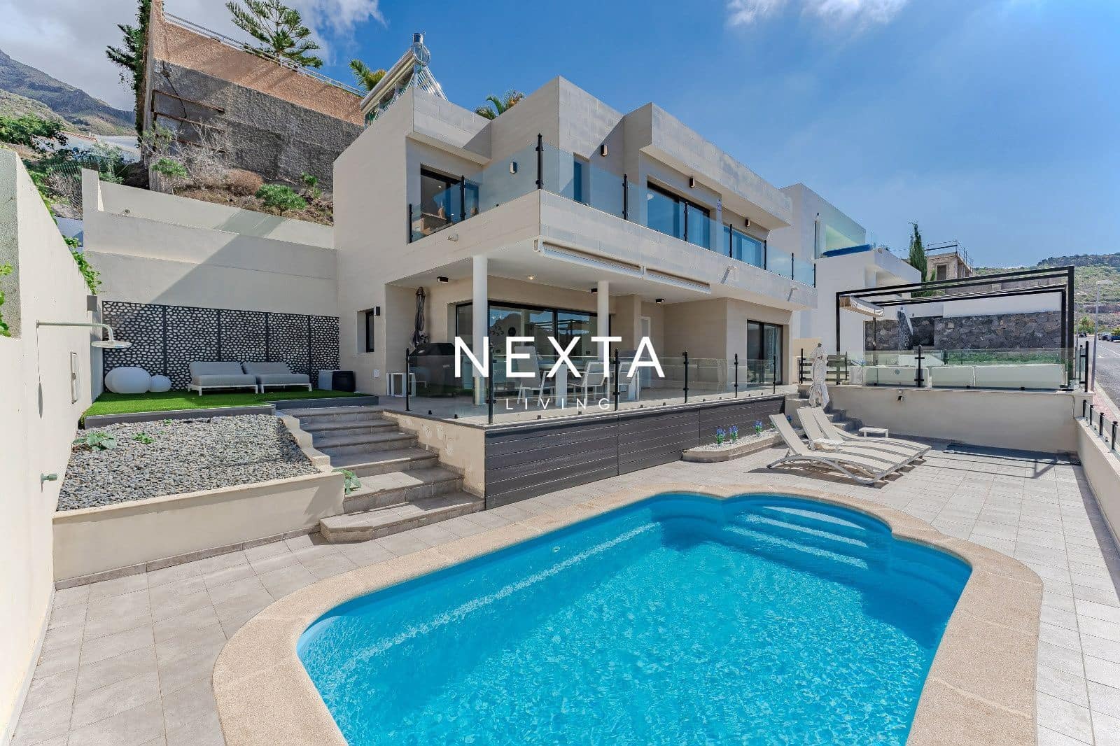 3 bedroom Villa for sale in Torviscas with pool garage - € 1,480,000 (Ref: 9675157)