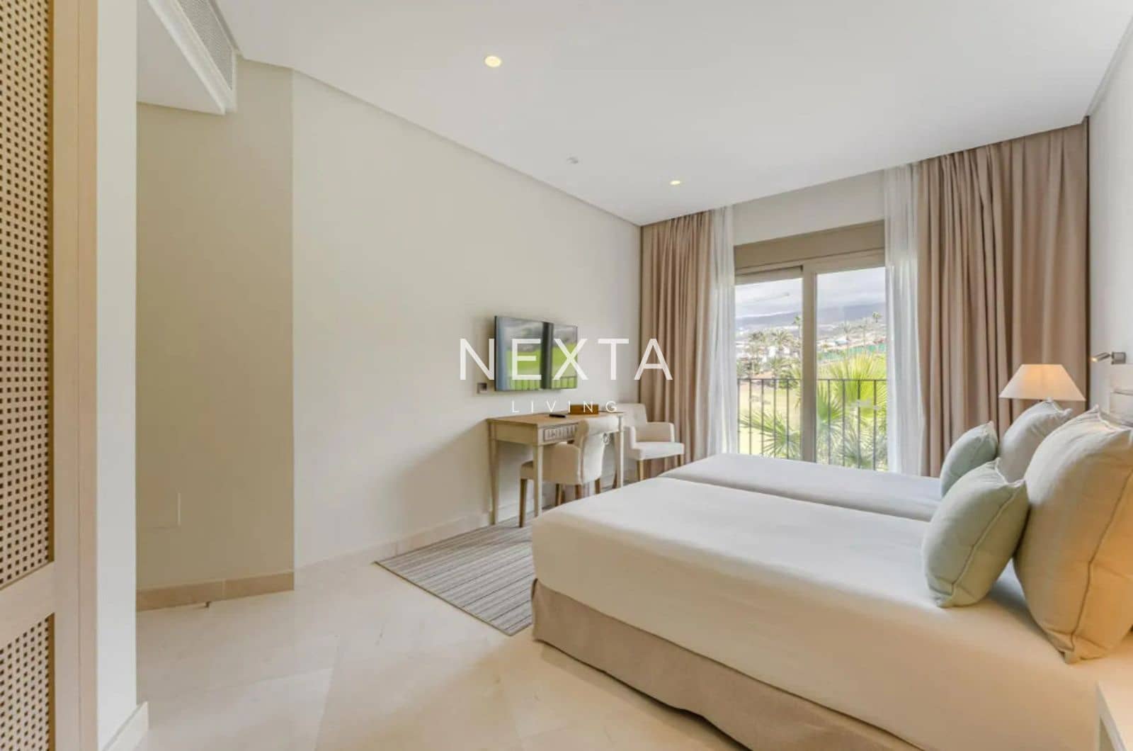 2 makuuhuone Asunto myytävänä paikassa Guia de Isora mukana uima-altaan 
autotalli - 1 149 000 € (Ref: 9685885)