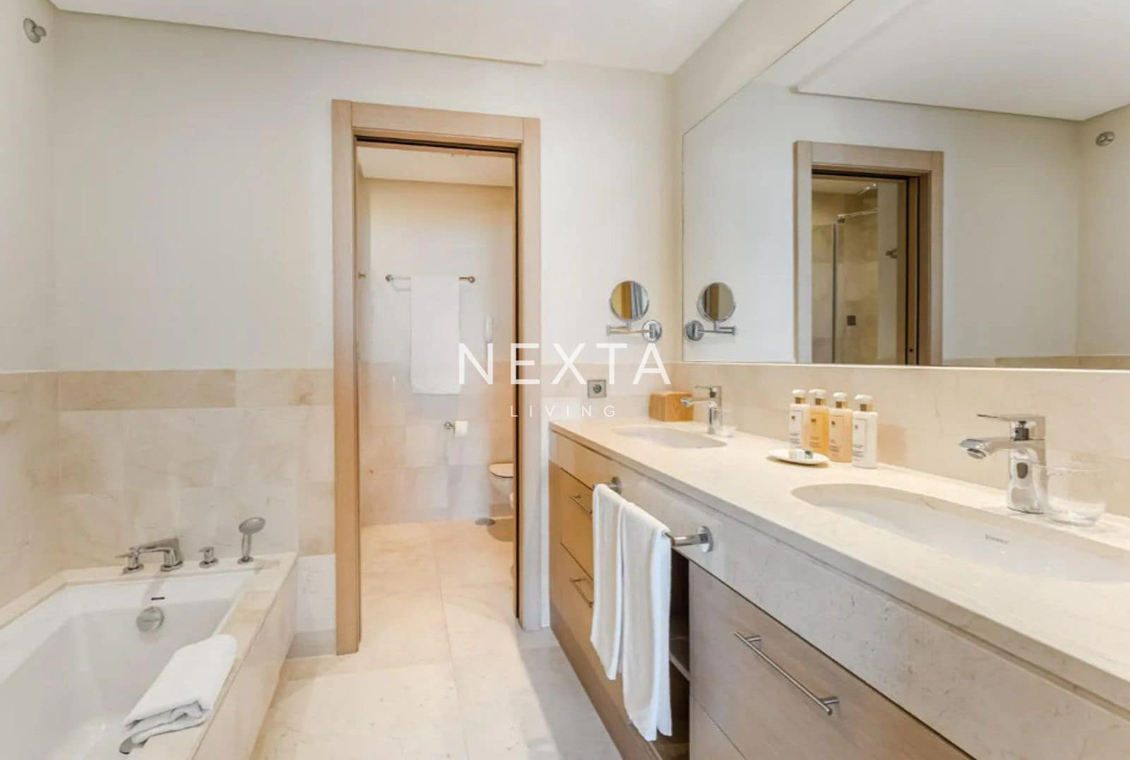 2 makuuhuone Asunto myytävänä paikassa Guia de Isora mukana uima-altaan 
autotalli - 1 149 000 € (Ref: 9685885)