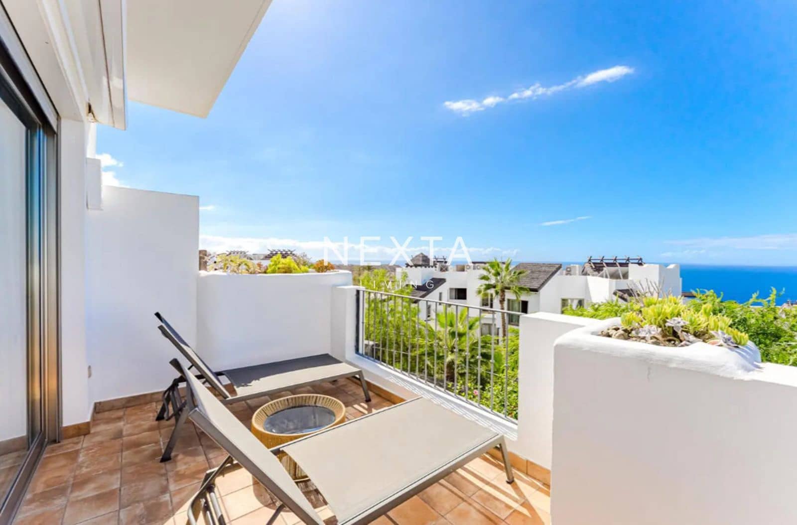 2 makuuhuone Asunto myytävänä paikassa Guia de Isora mukana uima-altaan 
autotalli - 1 149 000 € (Ref: 9685885)