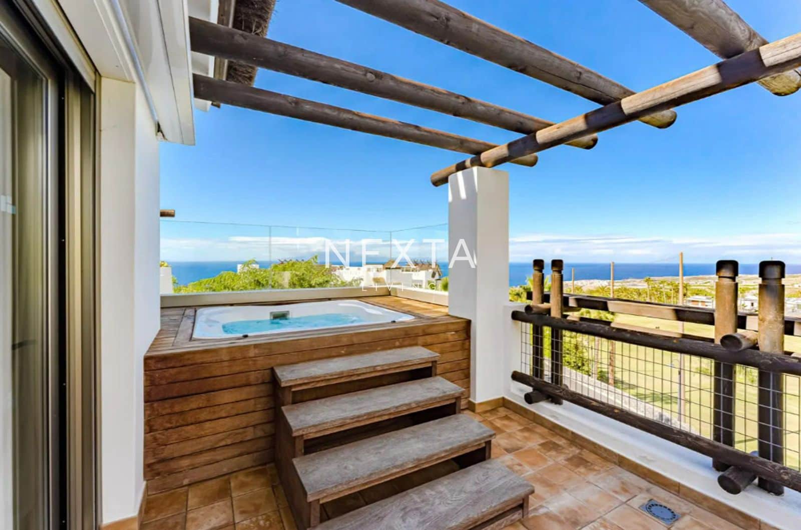 2 makuuhuone Asunto myytävänä paikassa Guia de Isora mukana uima-altaan 
autotalli - 1 149 000 € (Ref: 9685885)