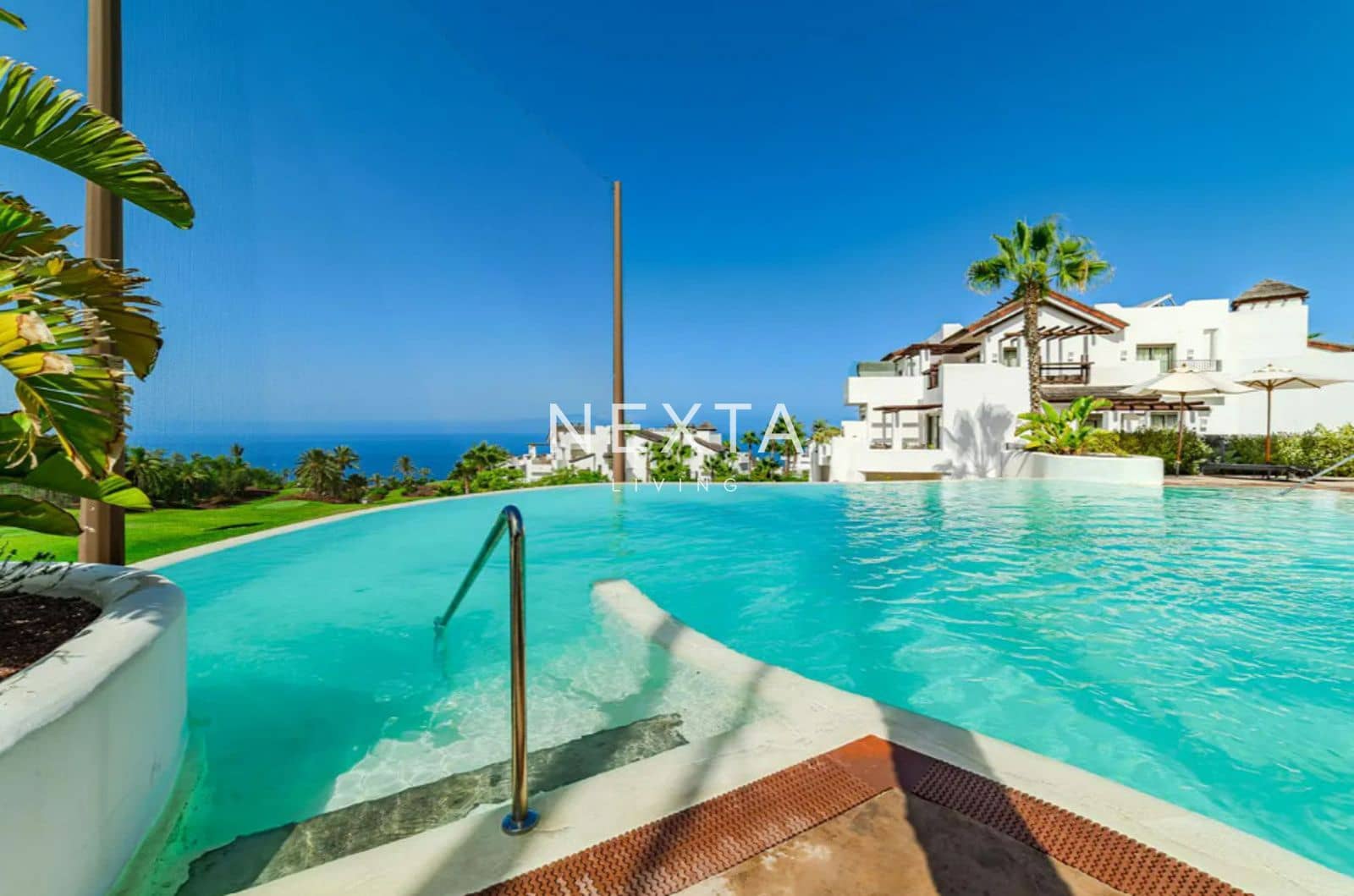 2 makuuhuone Asunto myytävänä paikassa Guia de Isora mukana uima-altaan 
autotalli - 1 149 000 € (Ref: 9685885)