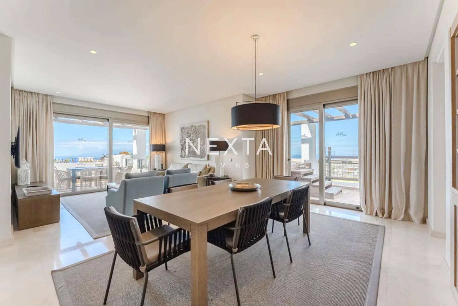 2 makuuhuone Asunto myytävänä paikassa Guia de Isora mukana uima-altaan 
autotalli - 1 149 000 € (Ref: 9685885)