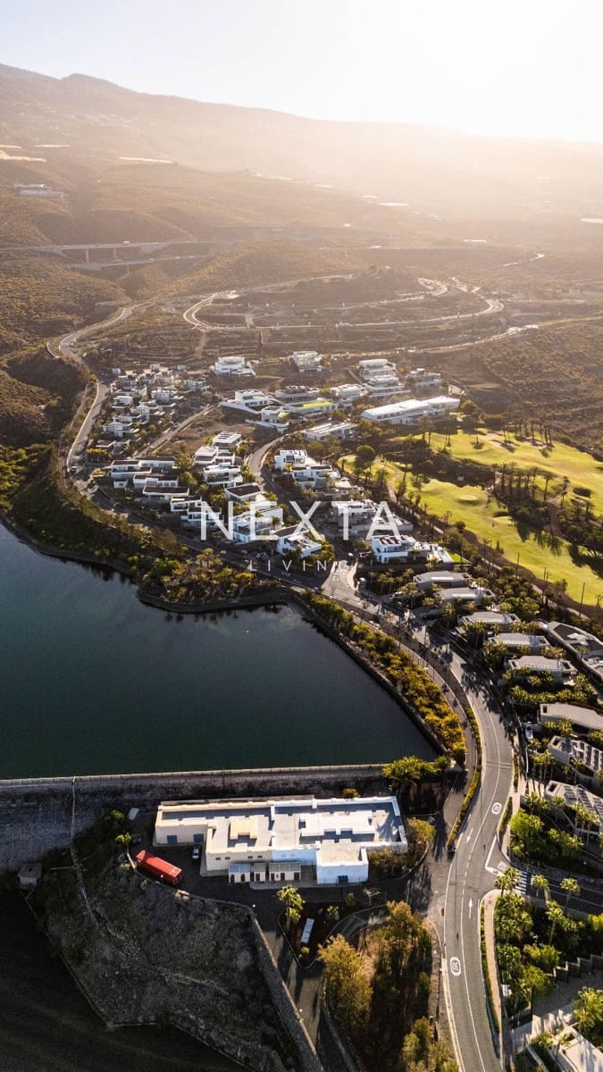 4 bedroom Villa for sale in Guia de Isora with pool garage - € 5,000,000 (Ref: 9688507)