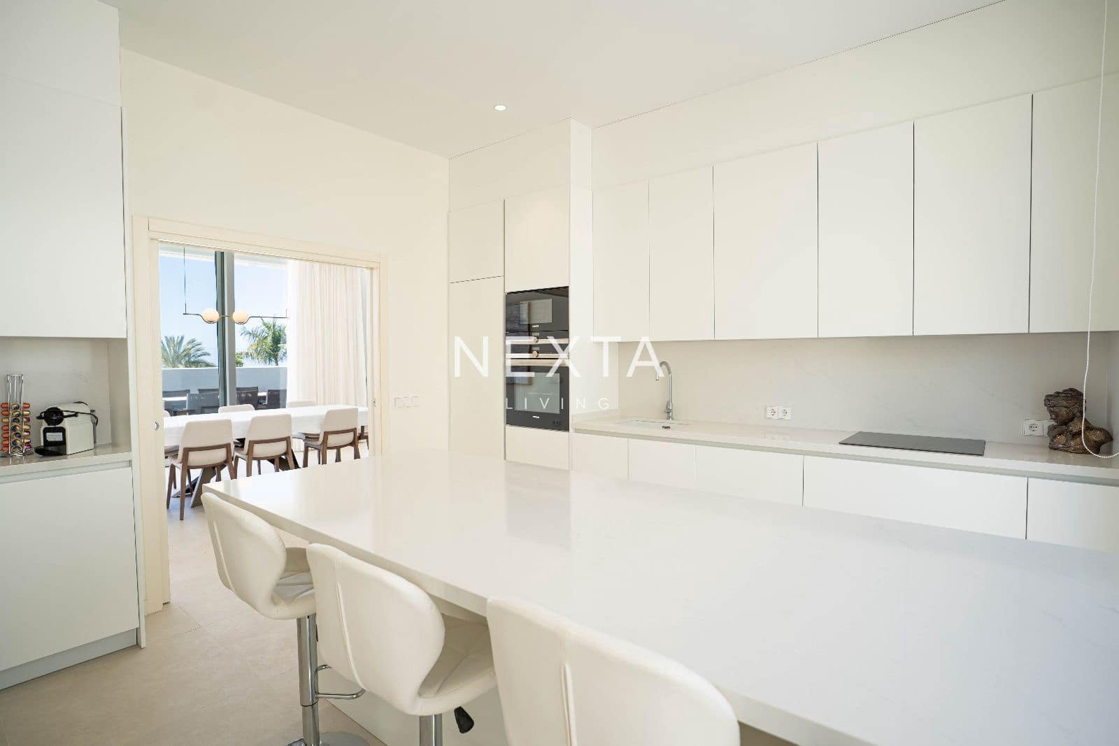 4 bedroom Villa for sale in Guia de Isora with pool garage - € 5,000,000 (Ref: 9688507)