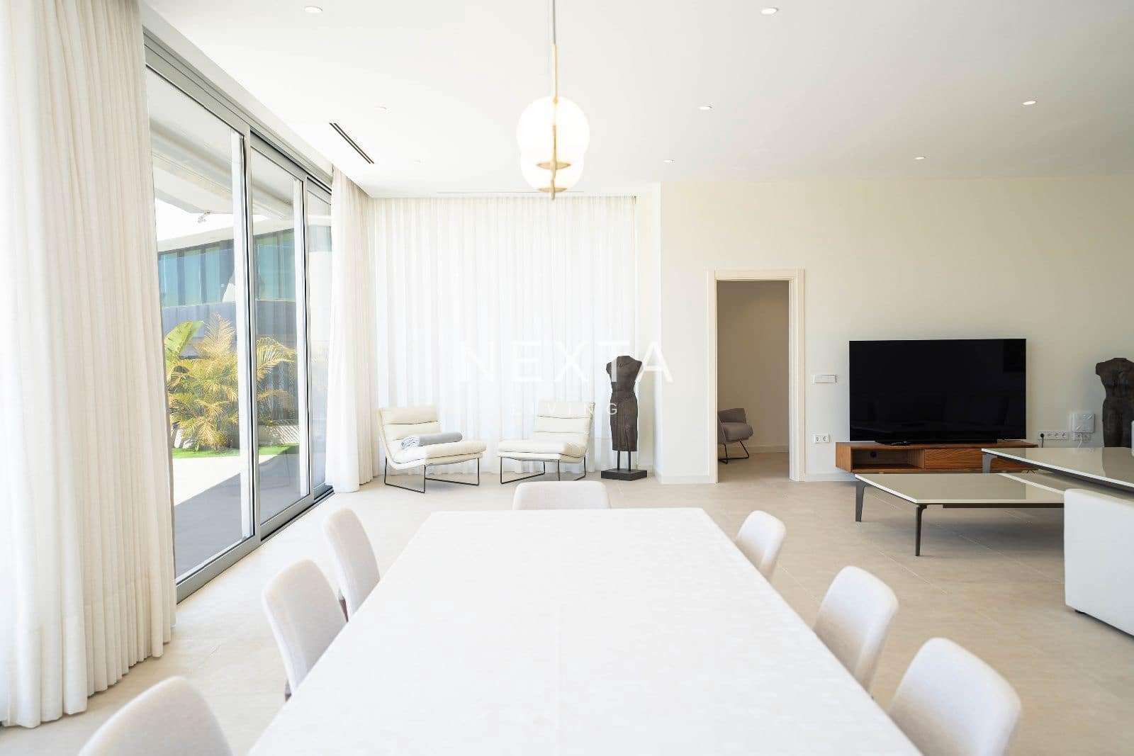 4 bedroom Villa for sale in Guia de Isora with pool garage - € 5,000,000 (Ref: 9688507)