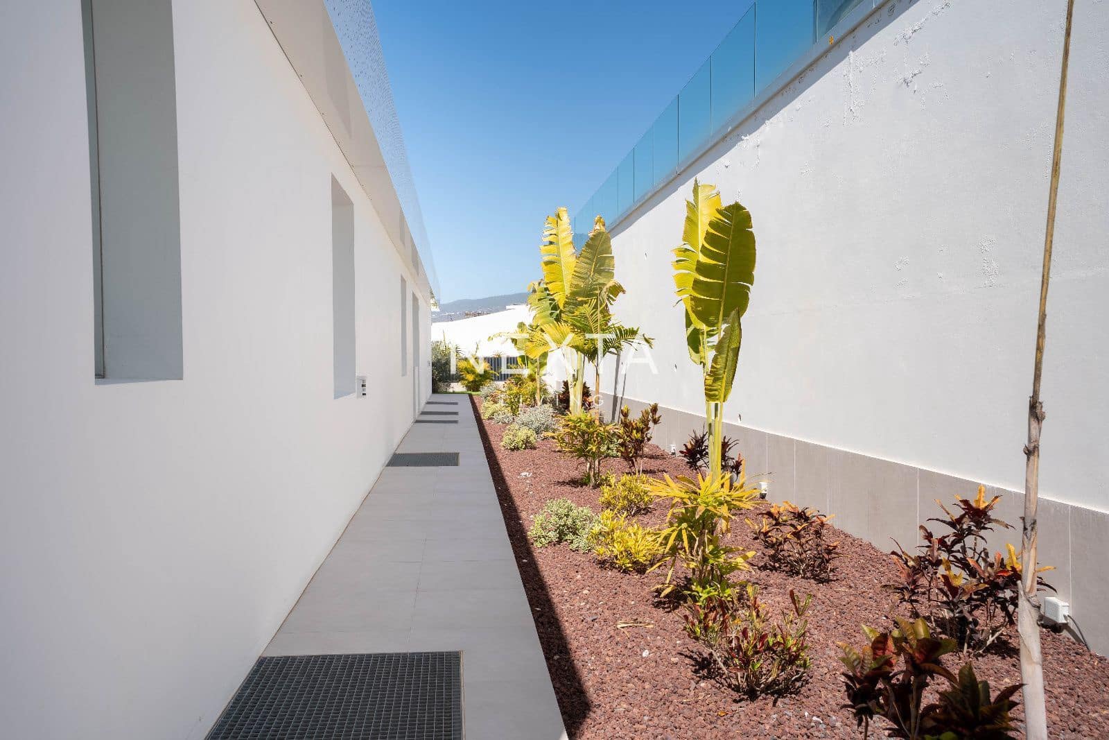 4 bedroom Villa for sale in Guia de Isora with pool garage - € 5,000,000 (Ref: 9688507)